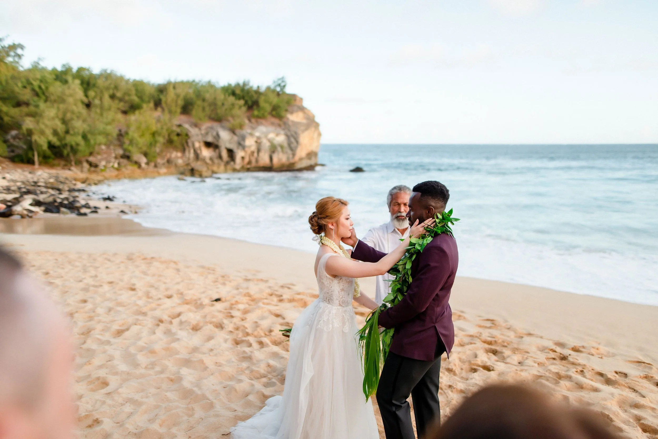 tropical-kauai-shipwreck-beach-wedding(44).jpg