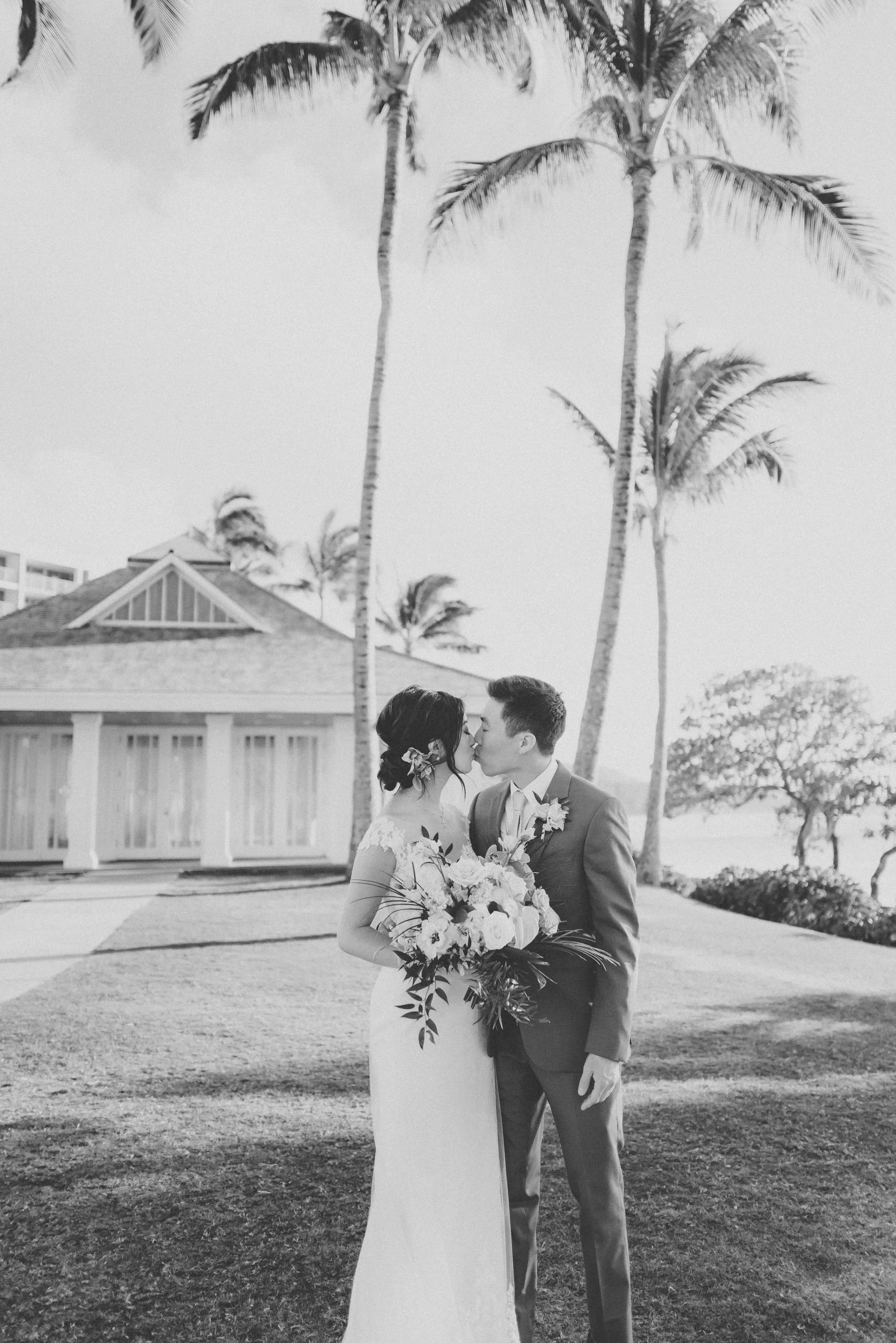 ritz-carlton-turtle-bay-wedding-phototgrapher (16).jpg