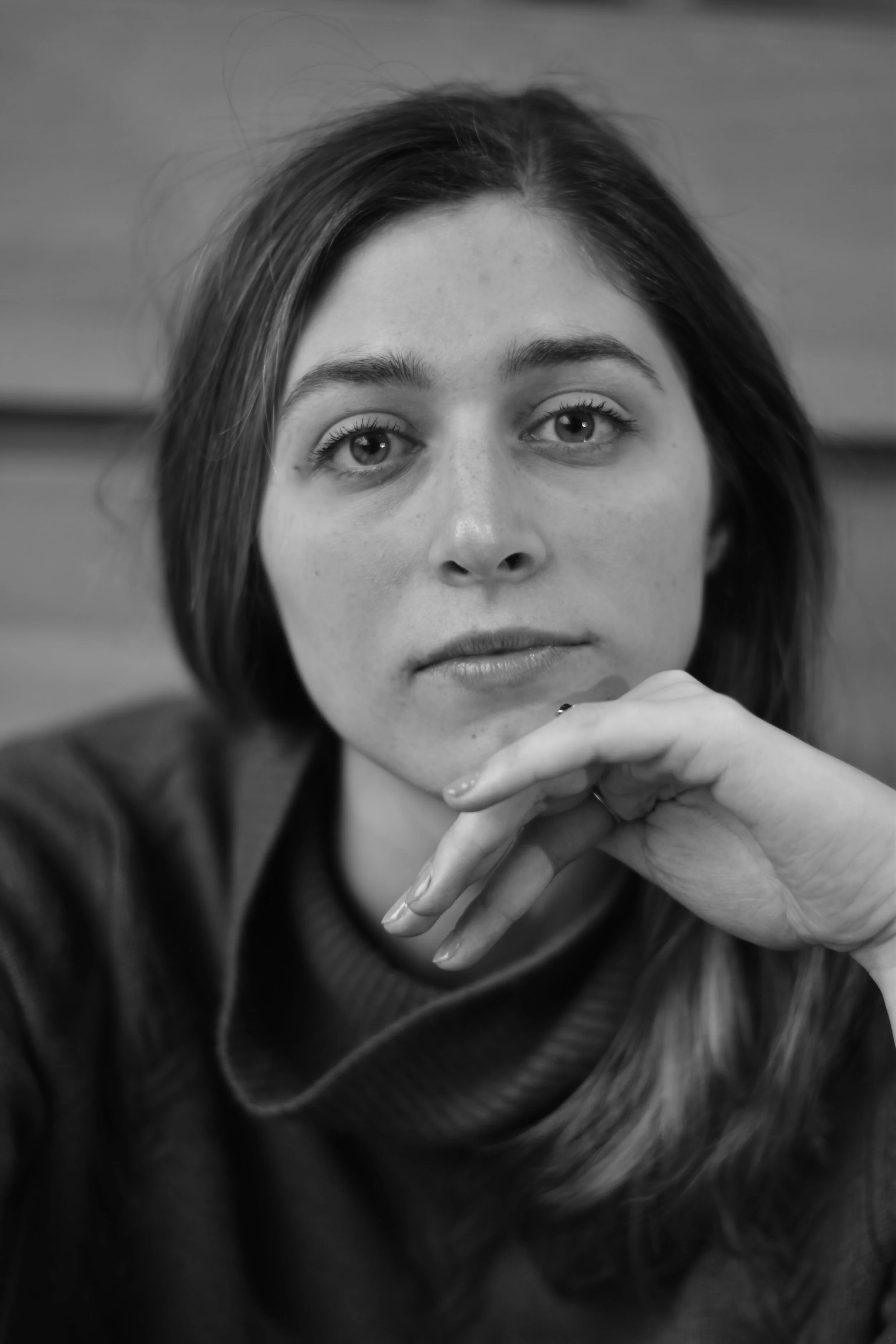 Elisabeth Dijkinga_Portret tegen neutrale achtergrond