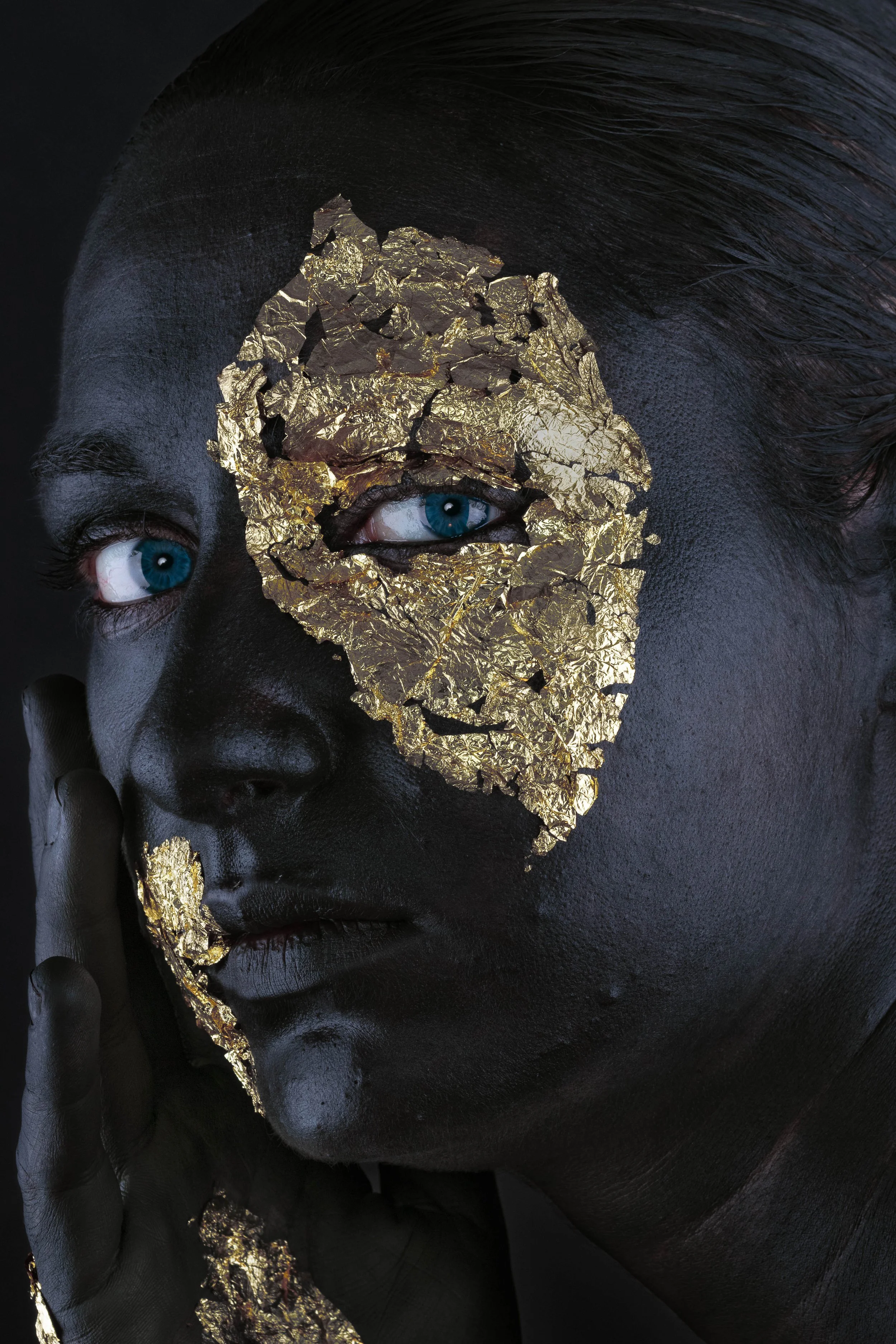 Veerle Jonckers-black and gold