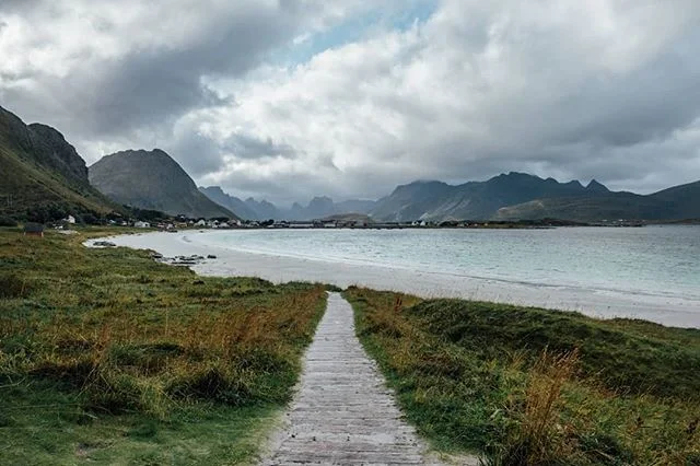 Beautiful beach of Rambergstranda🇸🇯🏖️
.
Xt2 + XF18-55
.
#lofoten #mountains #travelphotography #wanderlust #hiking #road #roadtrip #landscape_lovers #photographer #discoverearth #mountain #nature  #landscape #norway #unlimitedscandinavia #visitnor