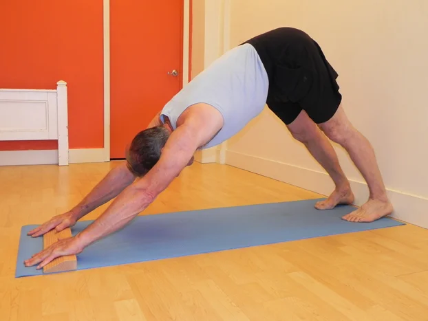 The wrist wedge decreases the degree of wrist extension needed.