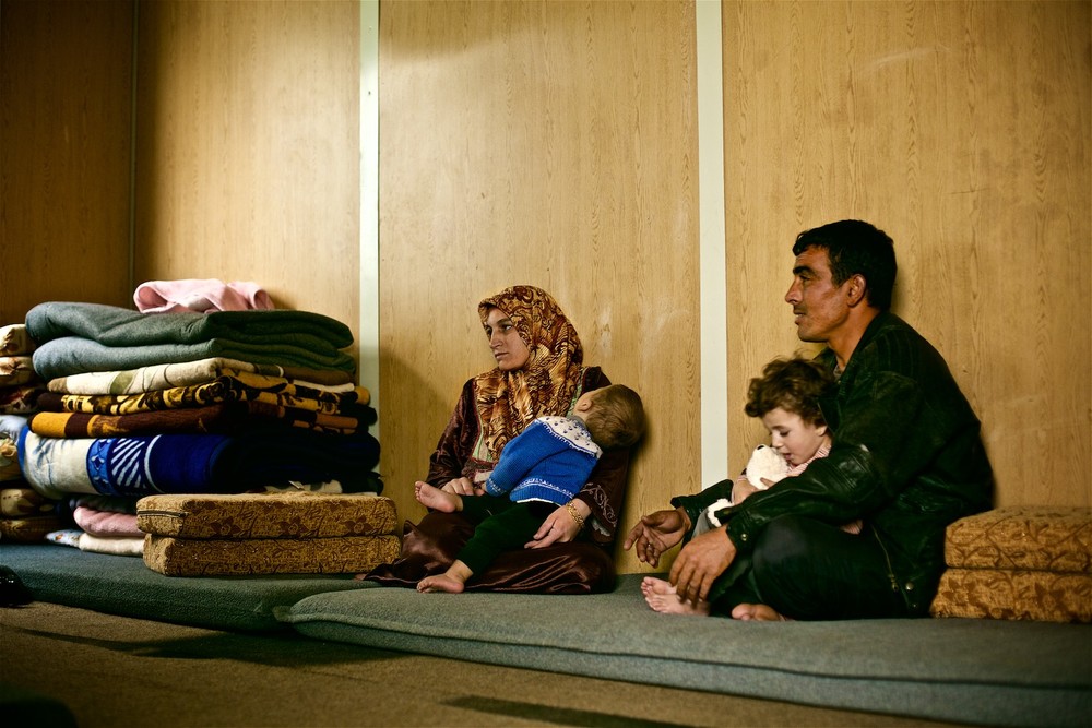  Abdallah, jeho žena dve z ich troch detí sú v tábore Zaatari už viac ako tri roky. (photo: Denis Bosnic) 