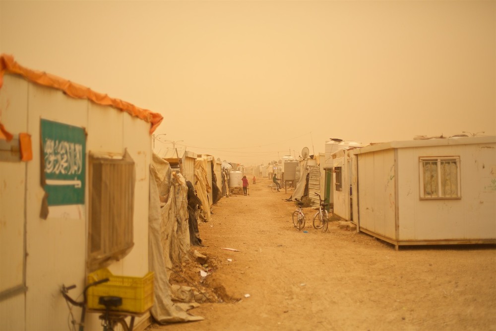   Piesočná búrka znamená vyľudnené ulice.&nbsp;Zaatari, Jordánsko  &nbsp;(photo: Denis Bosnic)  
