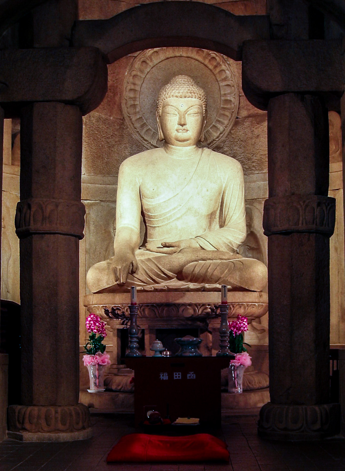 Since photographing in the Seokguram Grotto is not allowed, here’s a capture from Wiki taken by someone who had the balls to face the silk-voiced monk guarding the statue. (Via Wiki ). The photo. Doesn’t. Do. It. Justice. The Buddha is breathtakingly beautiful, elegant, serene. And it’s not about my orientalizing gaze. It’s like seeing Davide in Firenze for the first time.