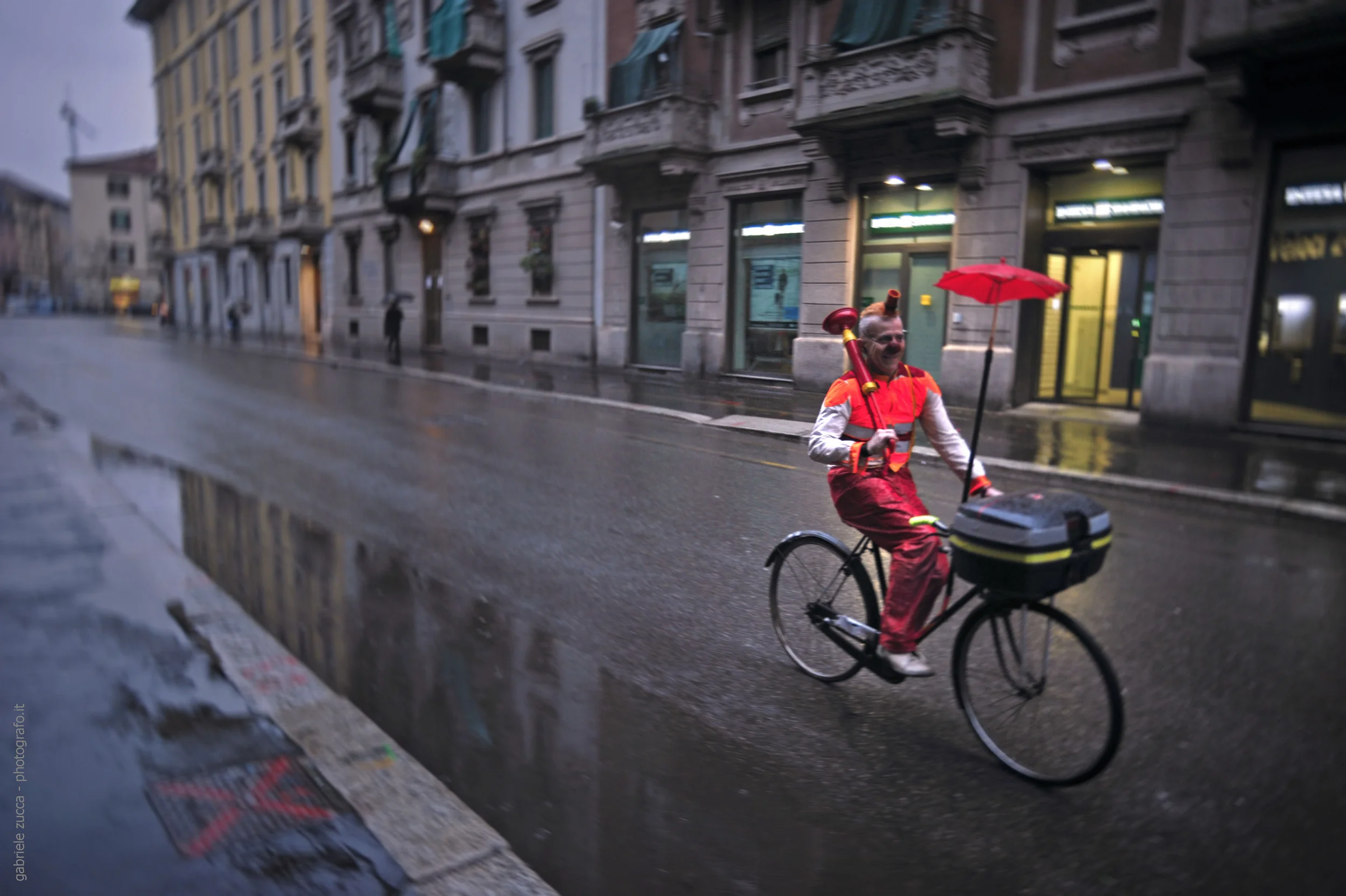 Moriss (rosso) a spasso per trattamenti!