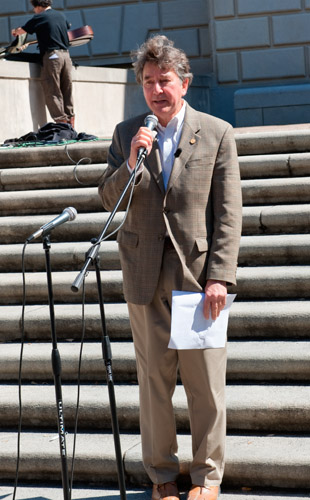 State Representative Elliott Naishtat addressing a Save the Cactus rally, February 26, 2010. (9)