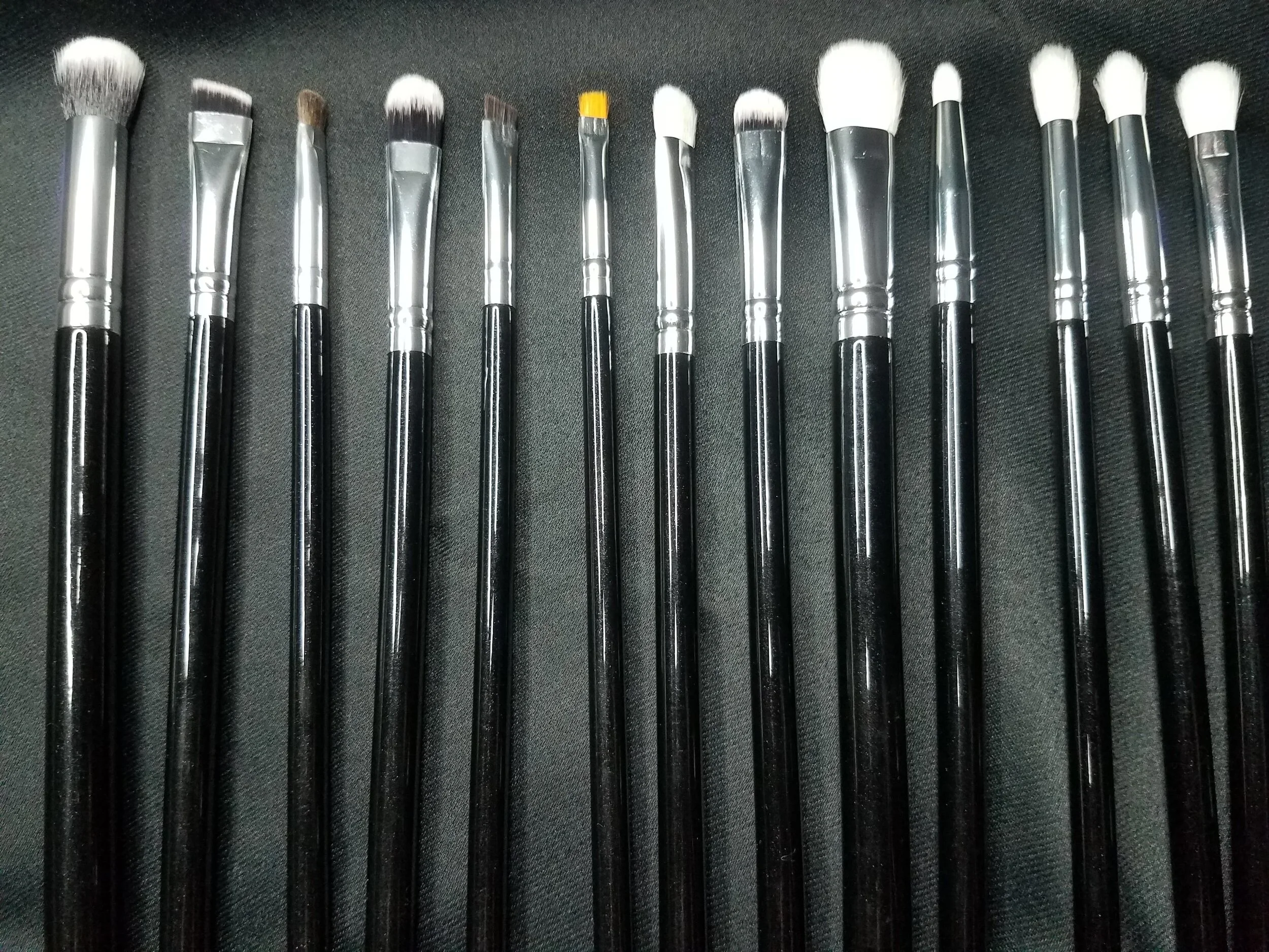 10 Piece Eyeshadow Brush Set (Customizable)