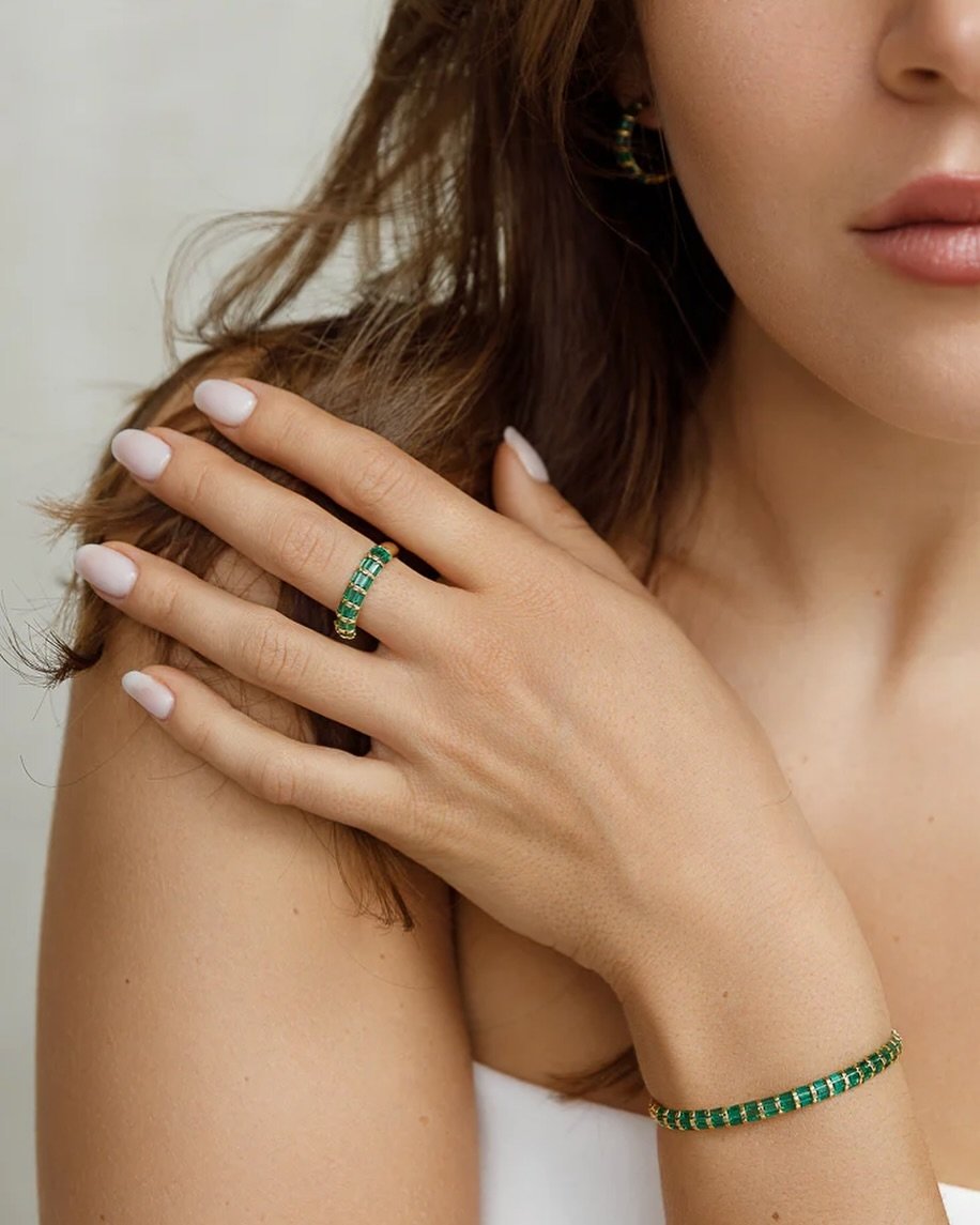 Adorn Yourself in Emeralds with the @limlimofficial Baguette Ring &amp; Baguette Cuff ✨

#jewelry #emerald #emeraldring #jewelryaddict #jewelrygram #jewelrylover #accessories #limlimaccessories #showandtellfashion