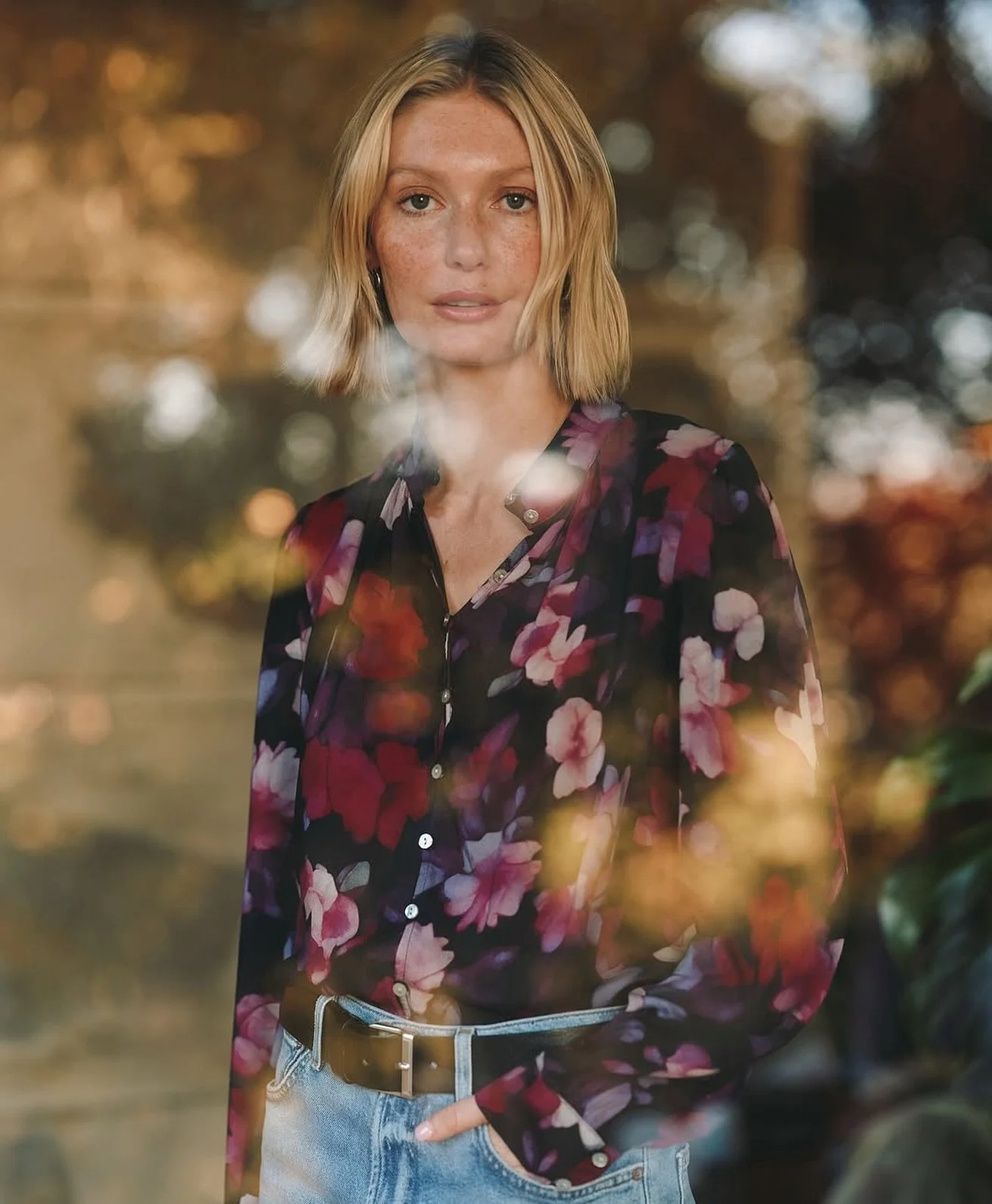 The first chapter of the @belladahl Winter collection begins with a floral note 🌹 

#newcollection #wintercollection #fashion #newin #floralprint #womenswear #winterfashion #trendy #heydahl #belladahl #showandtellfashion