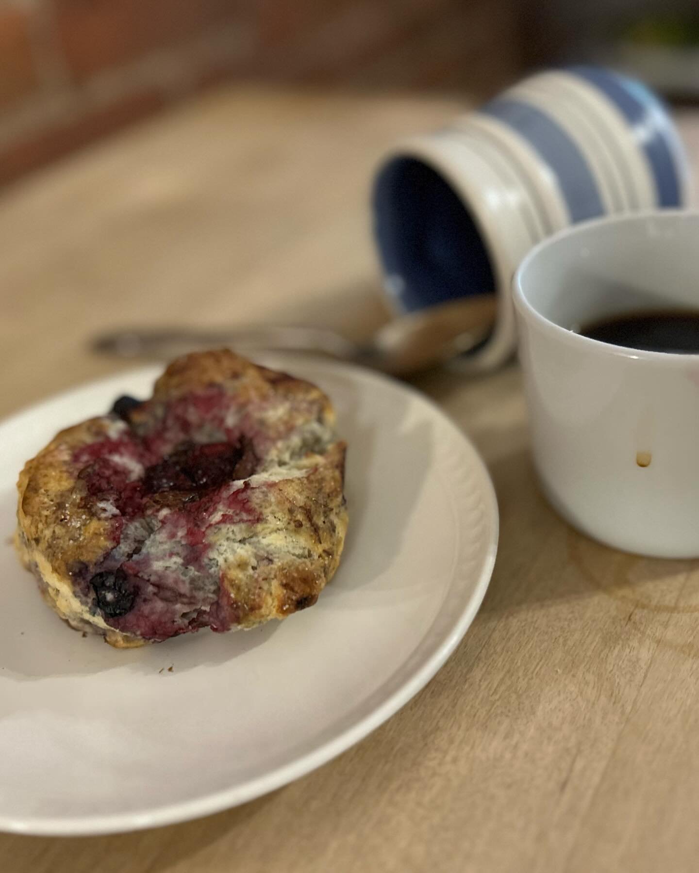 vintage coffee goes ✨indie🪩

On this rainy day, why don&rsquo;t you warm urself up with a toasty blueberry scone and nice cupa joe?