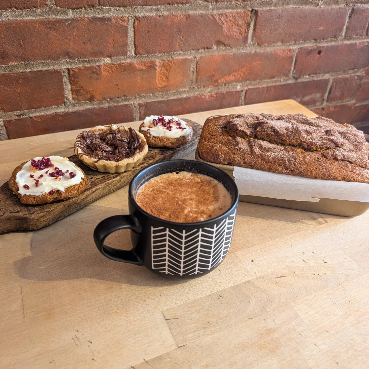 FALL IS HERE AT VINTAGE!!!
We welcome back our tried and true autumnal favs:
Apple Orchard Matcha 🍏
Autumn Spice Latte 🍂
Apple Cider 🍎
as well as our baked in house Pumpkin Loaf!!
(Also sneak a peek at our special offerings for Open Streets th