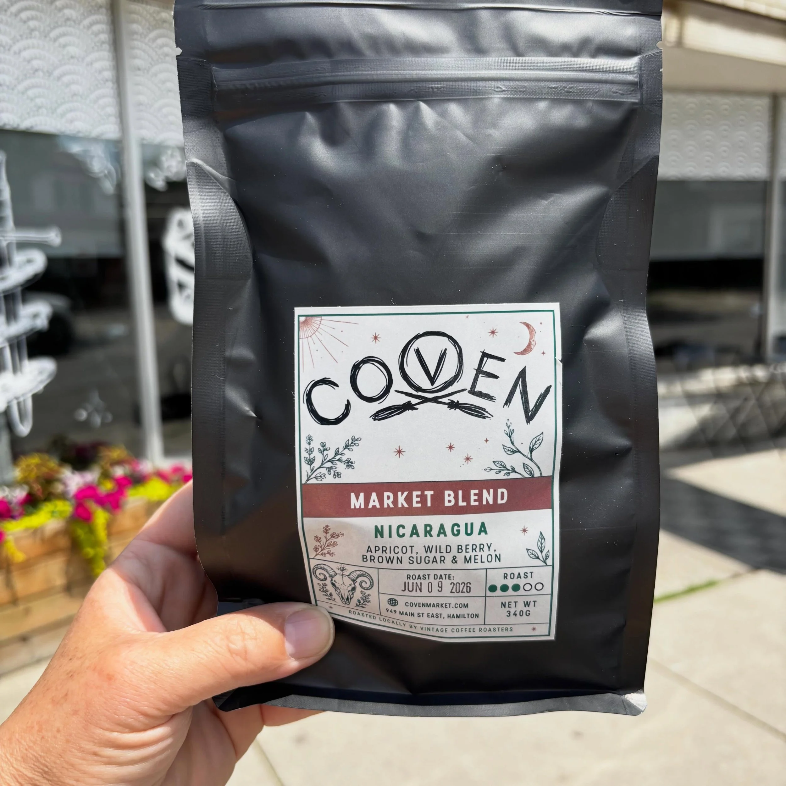 Fresh drop of our first collab with @thecovenmarket. Get in there are get your new favourite brew. 

Label designed by the wicked talented @cncntrc 

Team work really does make the dream work!

#communitycollaboration #marketblendcoffee #hamontcoffee