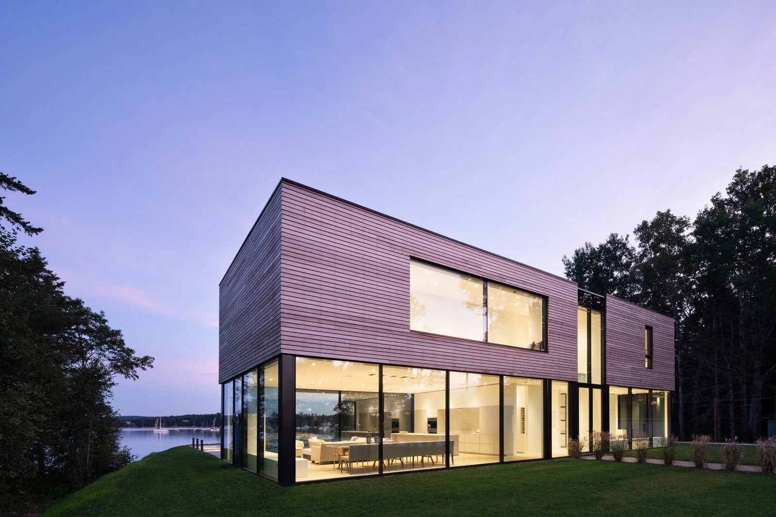 The summer abode by night. (Ema Peter Photography)