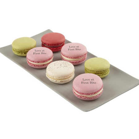 fortnum_and_mason_personalised_macaron.jpg