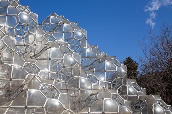 Design: Peter Jon Pearce, "Curved Space - Diamond Structure"