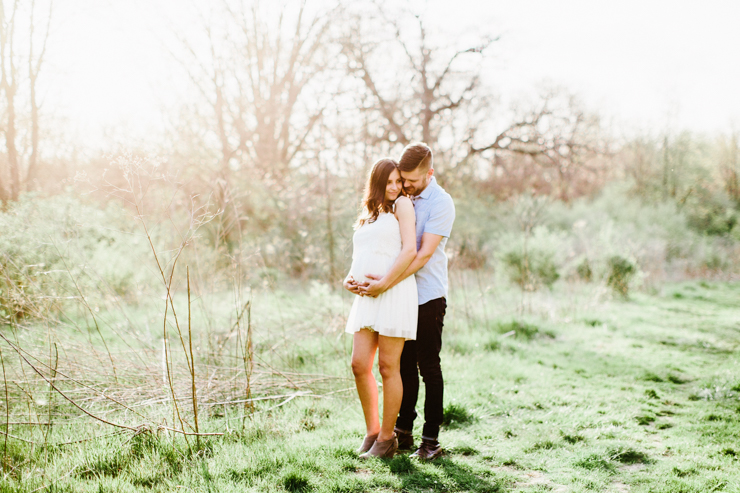 Soft and Summery Maternity Session by Meredith Washburn Photography