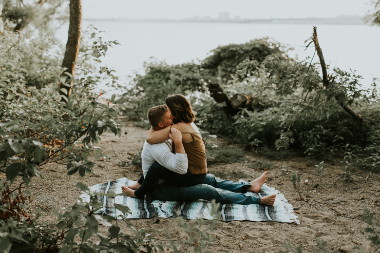 Intimate couple photographer traveling the world