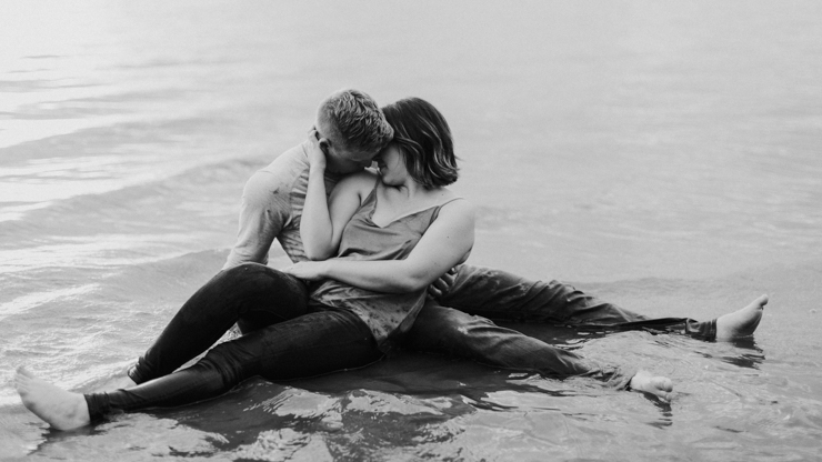 Intimate couple photography of a married couple outdoor on the beach 