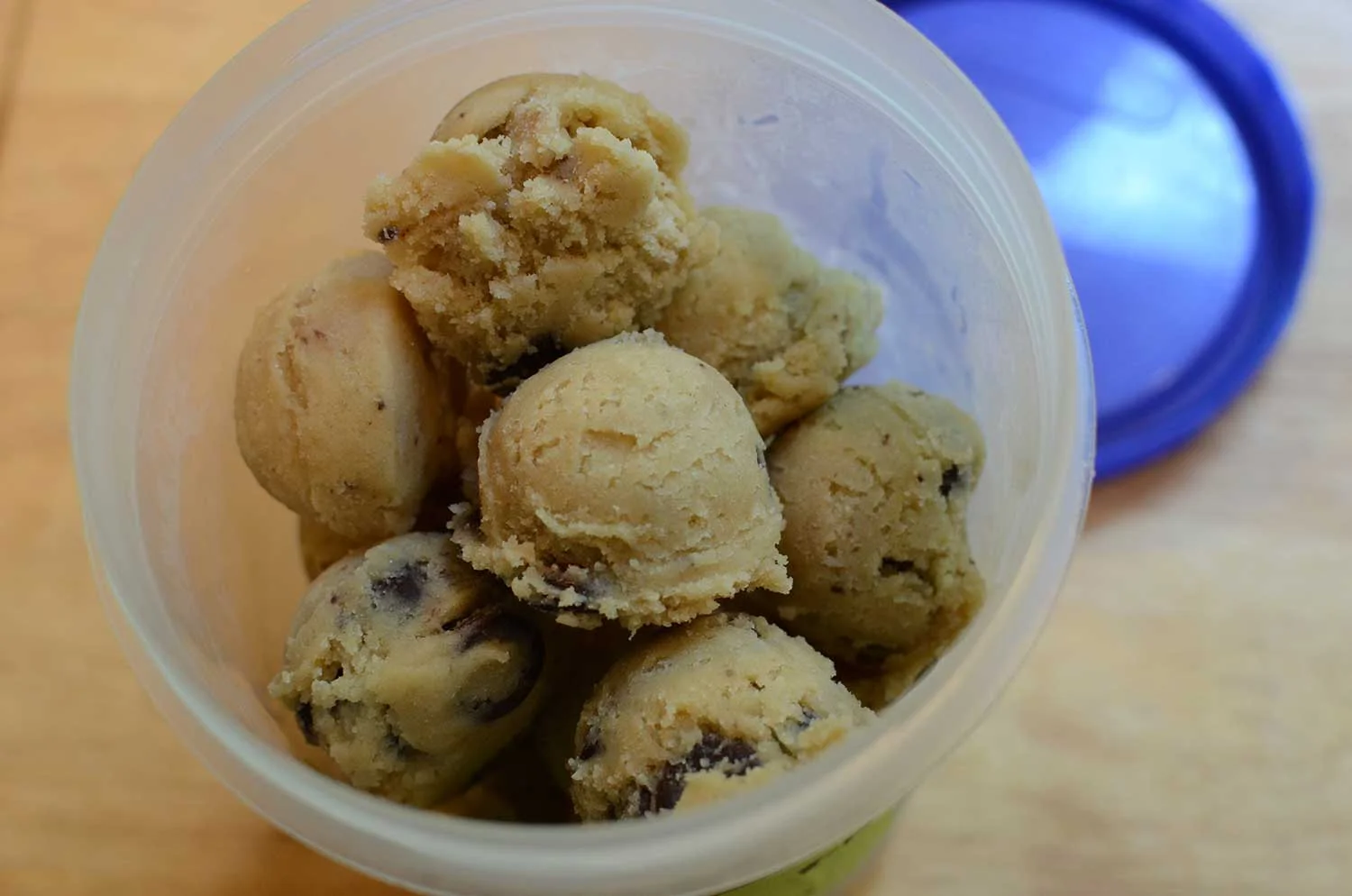 freezing-choc-chip-cookies-dough.jpg
