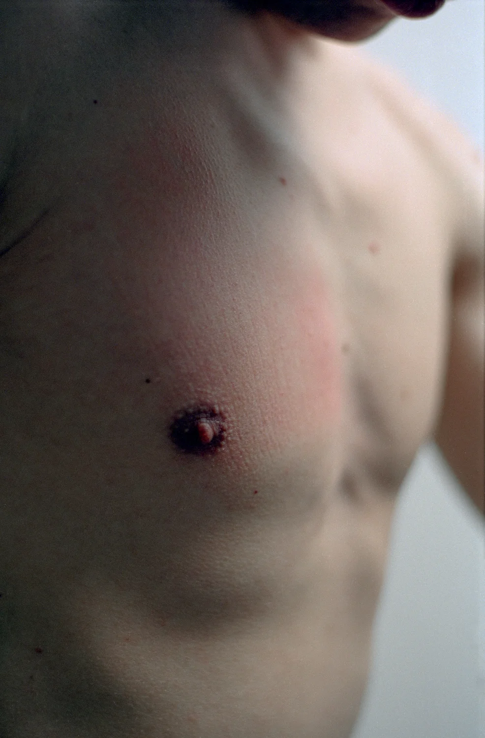 Rowe_Shawn_2_Untitled_(red_chest)_2018.jpg