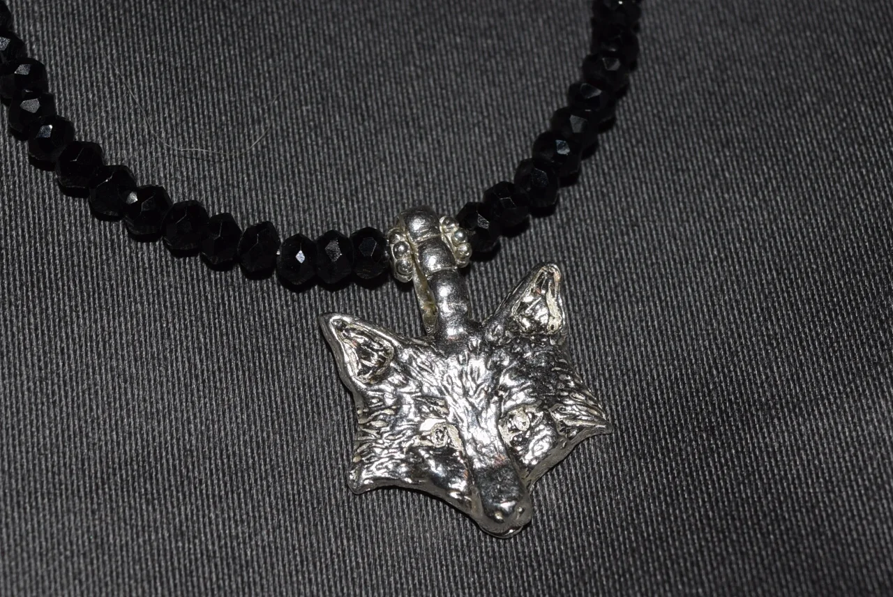 largefoxblackbeads.JPG