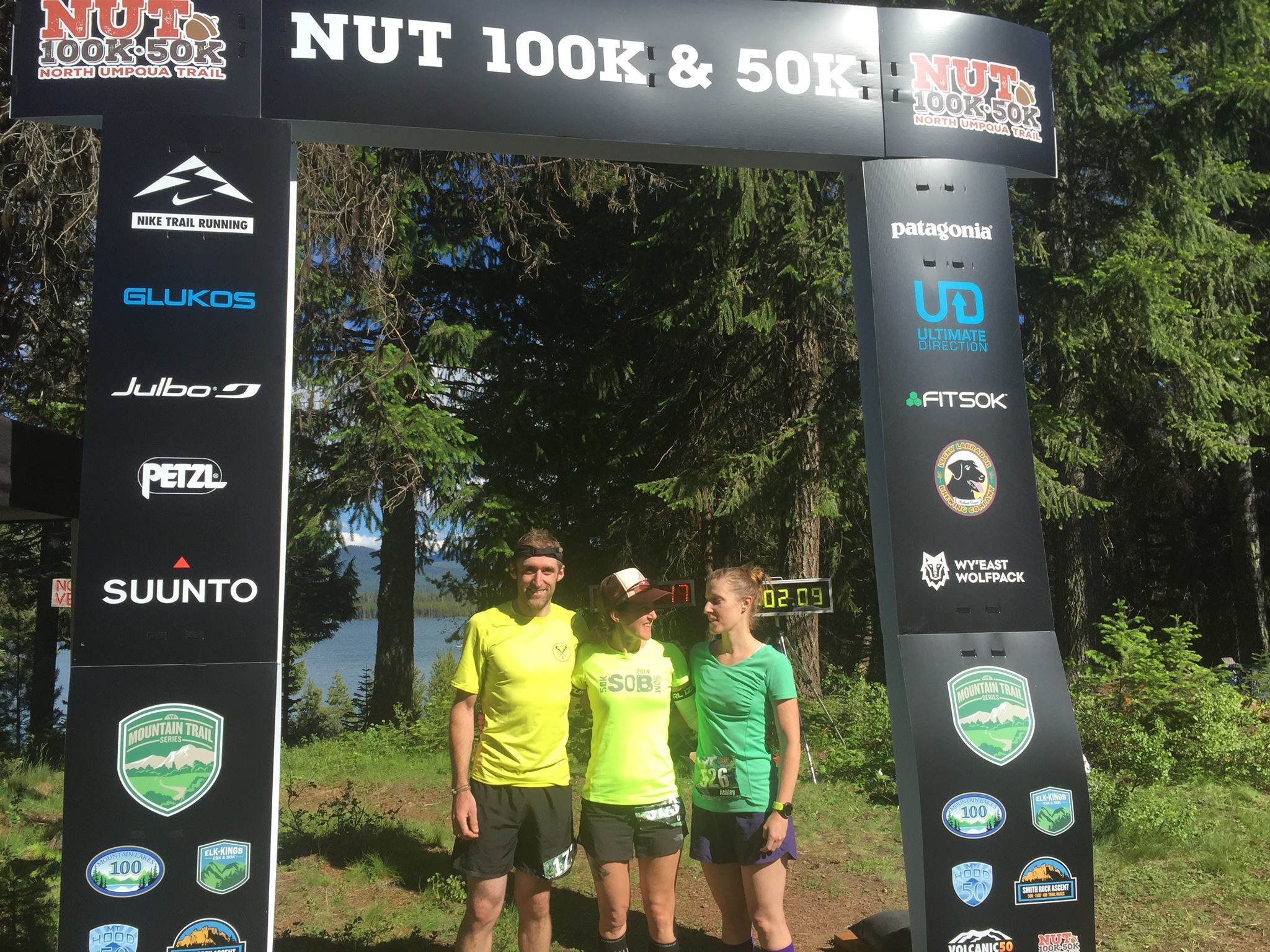 The sub-7hr trio at the finish.