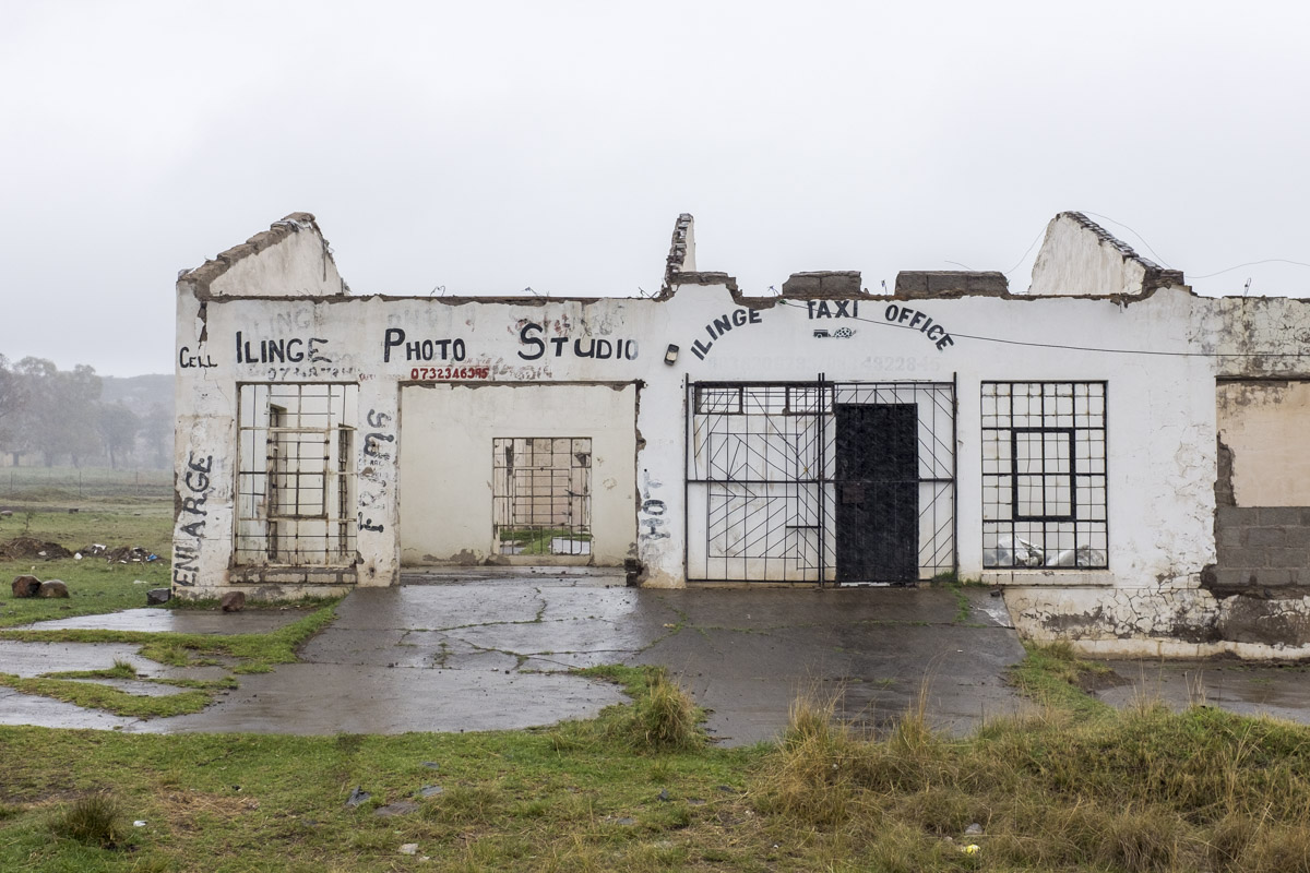 Linge township is mostly run down and many businesses have been abandoned due to lack of funds. 