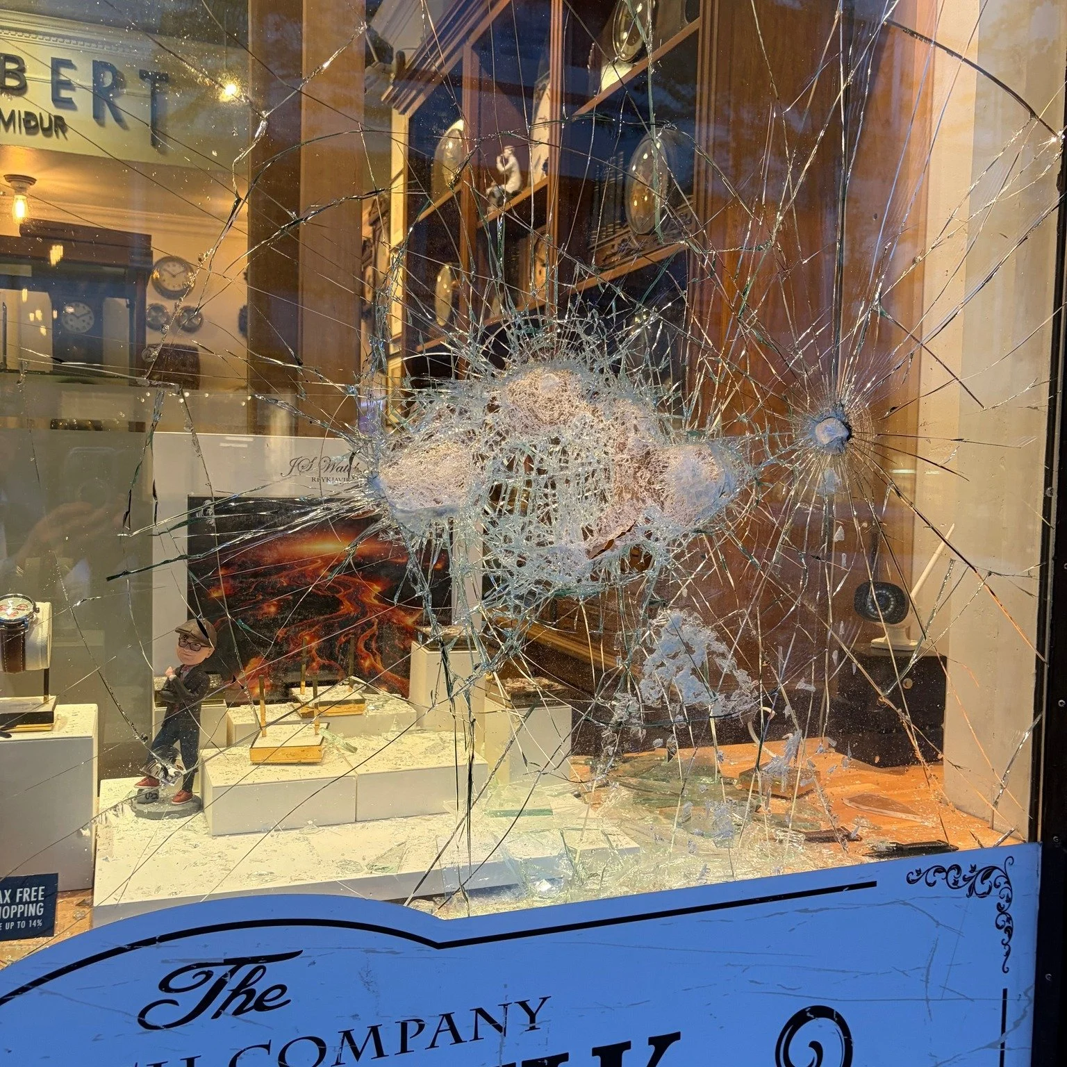 Apparently someone was a little too eager to see our watches... 😅

We truly appreciate the enthusiasm, but we'd like to remind everyone that we're not open at 3:00 in the morning. 😉

We'd much rather welcome you through the front door than through 