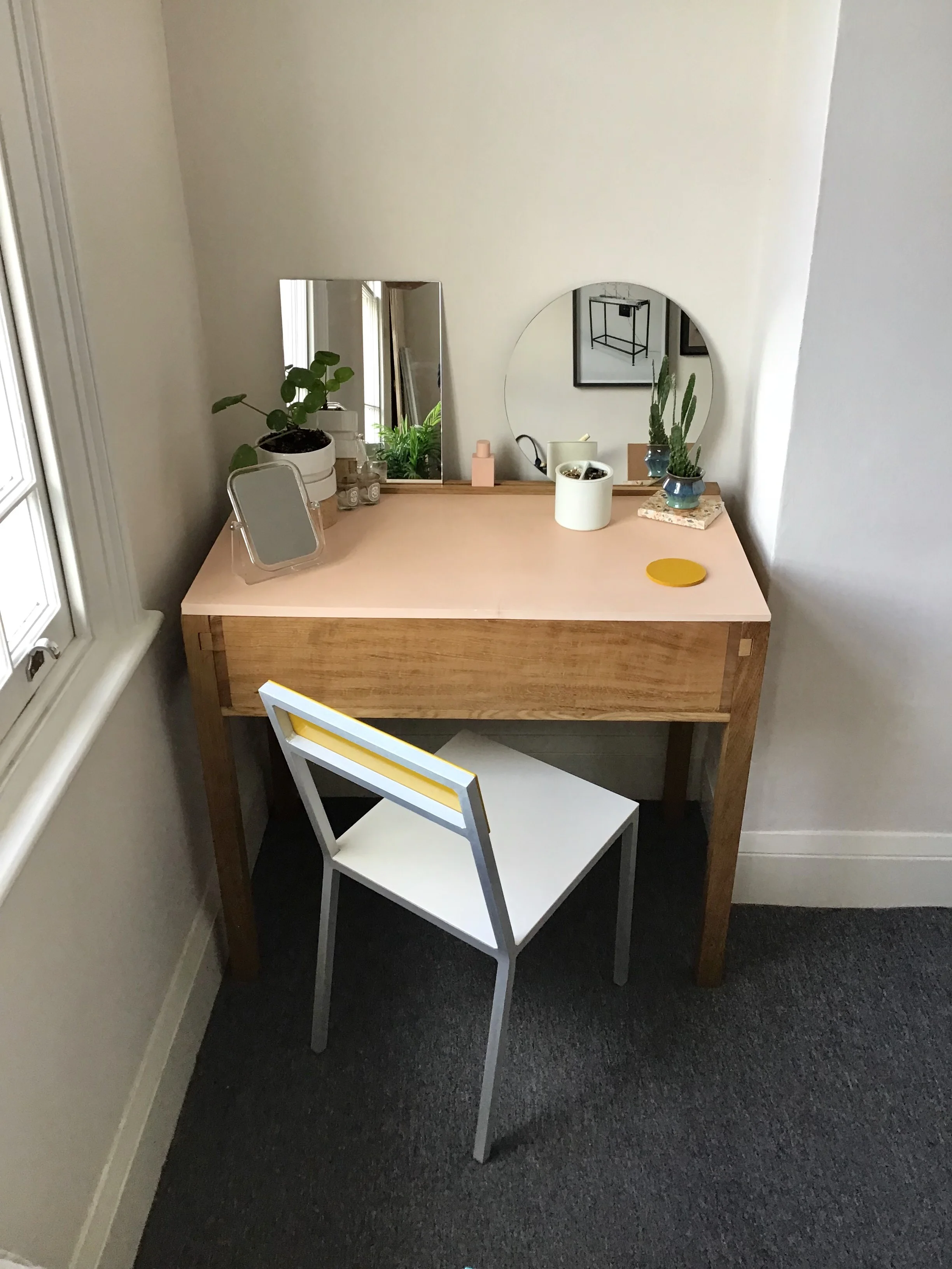 Dressing Table Pigmented Jesmonite & Oak