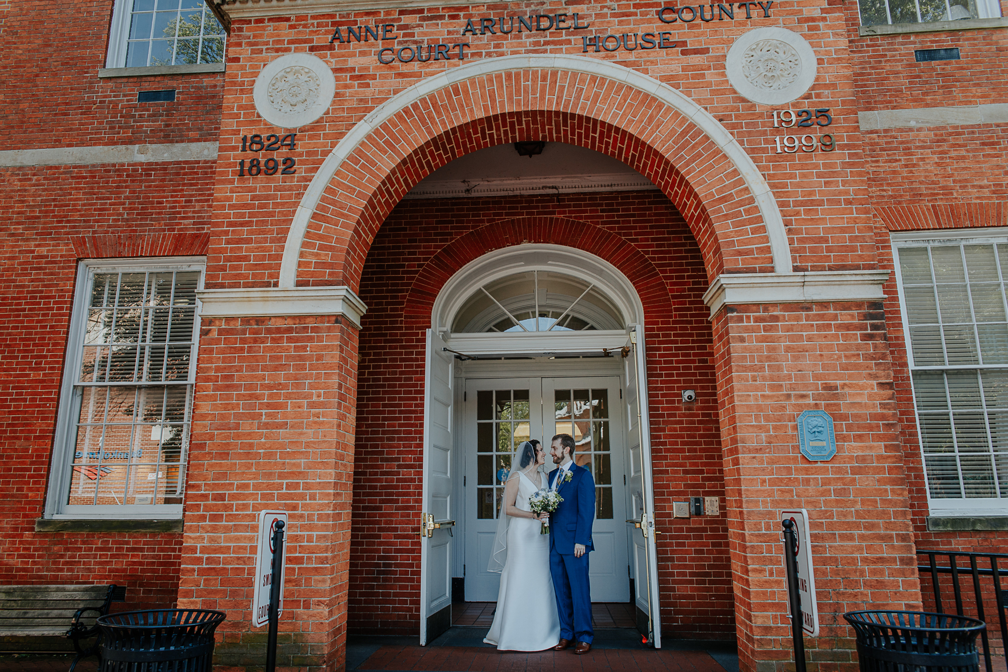 063-annapolis_courthouse_wedding.jpg