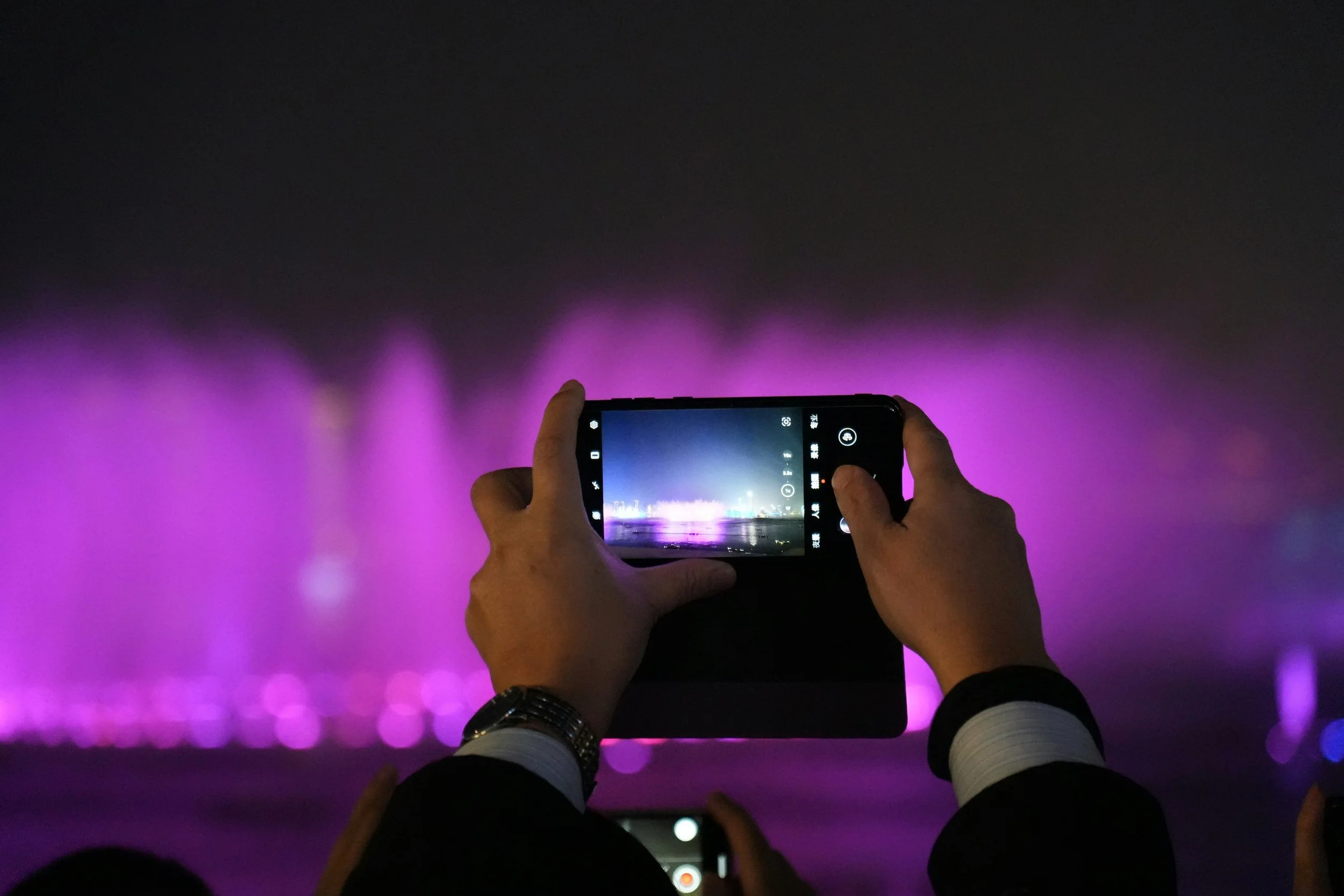 Digital Entertainment and the New Patterns of Viewing Behavior