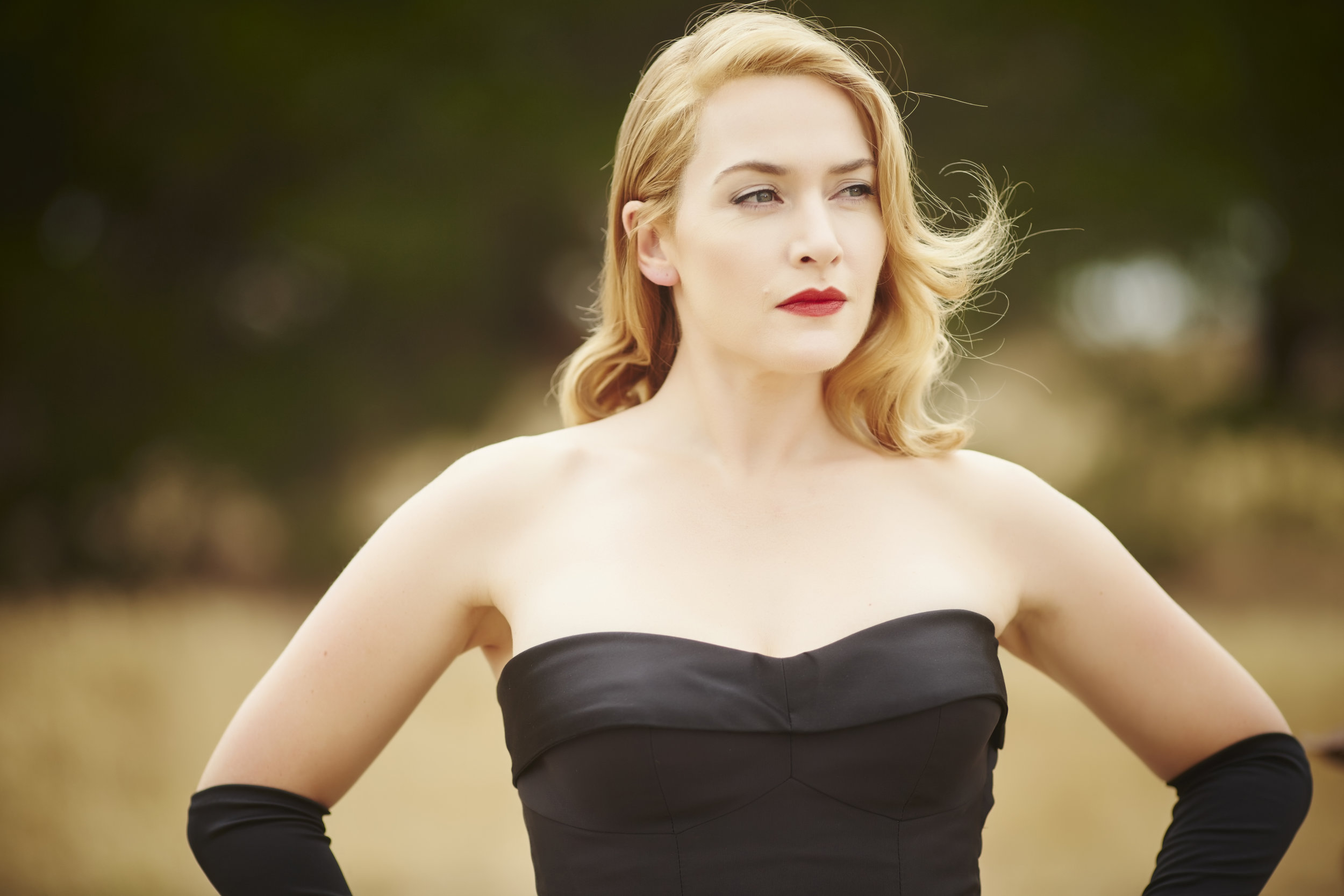 Review: “The Dressmaker” or how to set the scene, by Smileygoats