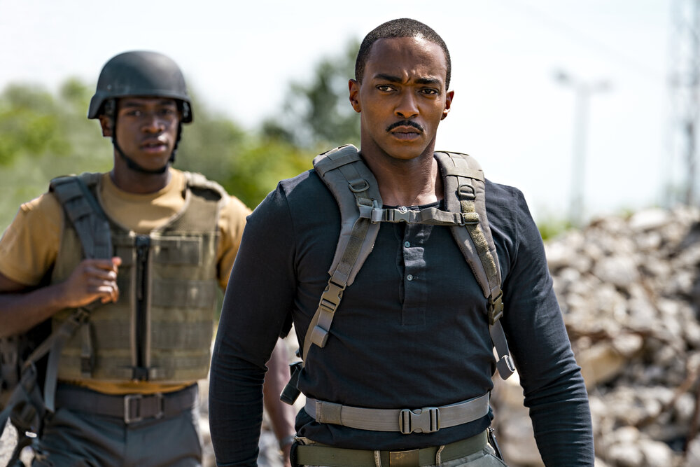 OUTSIDE THE WIRE, Damson Idris as Harp, Anthony Mackie as Leo, in OUTSIDE THE WIRE. Cr. Jonathan Prime/NETFLIX © 2020