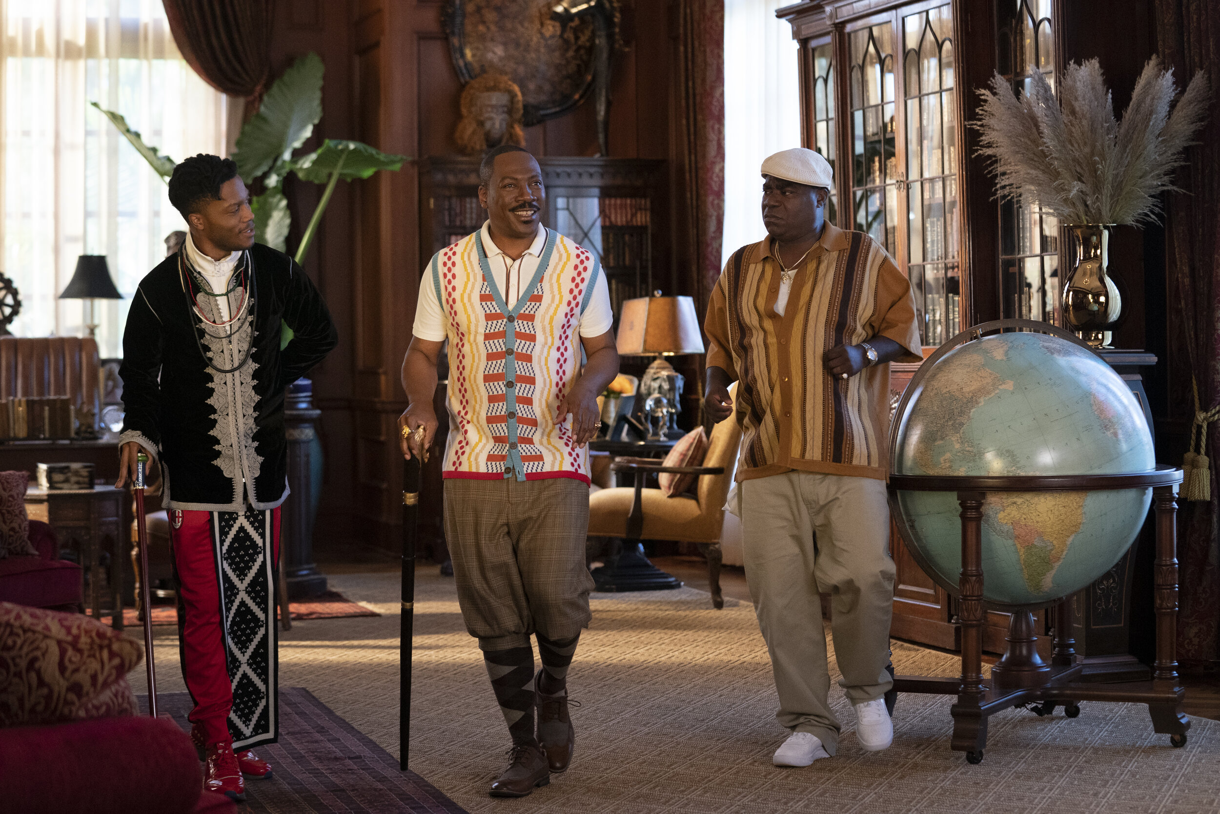  Jermaine Fowler, Eddie Murphy and Tracy Morgan star in COMING 2 AMERICA Photo: Quantrell D. Colbert© 2020 Paramount Pictures 