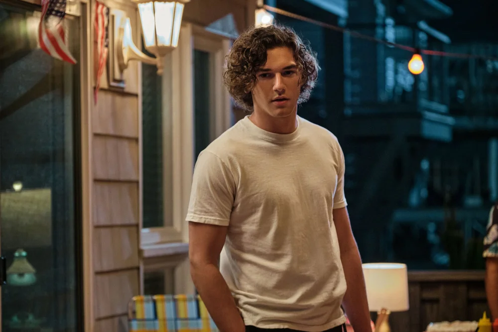  ALONG FOR THE RIDE (2022) Belmont Cameli as Eli. Cr: Emily V. Aragones/NETFLIX 