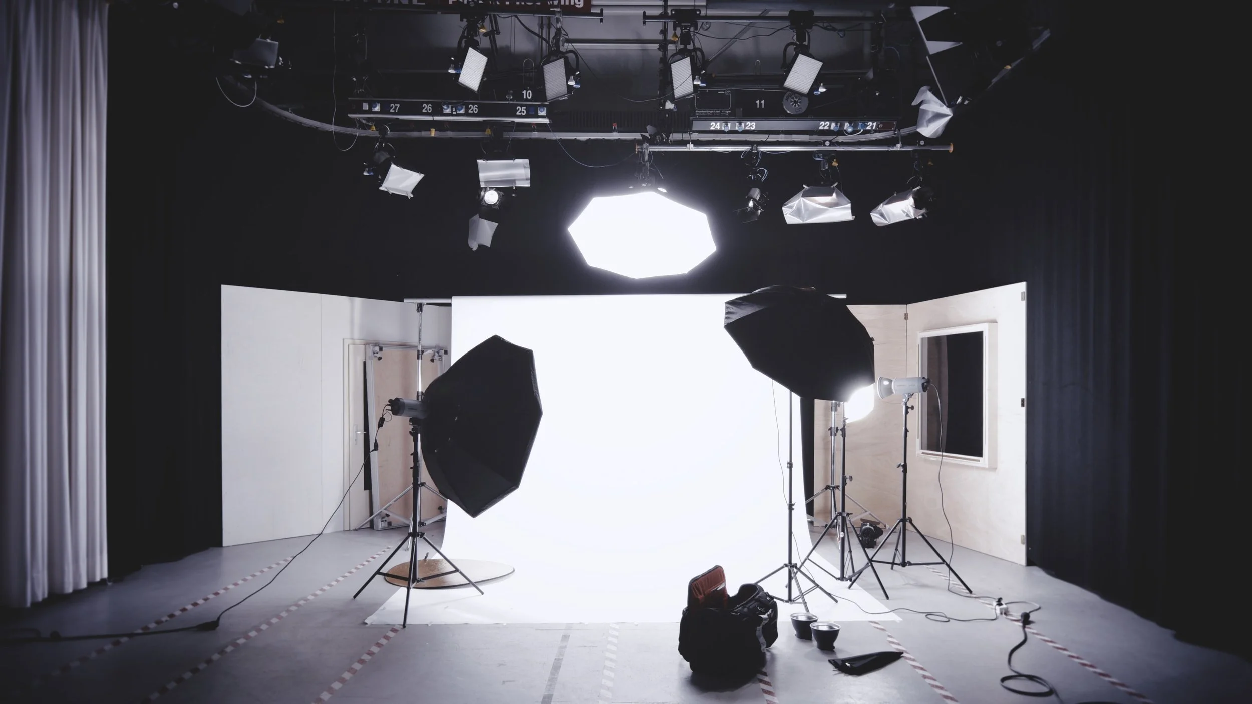 How to Qualify for an EB1 Visa as a Film Industry Professional