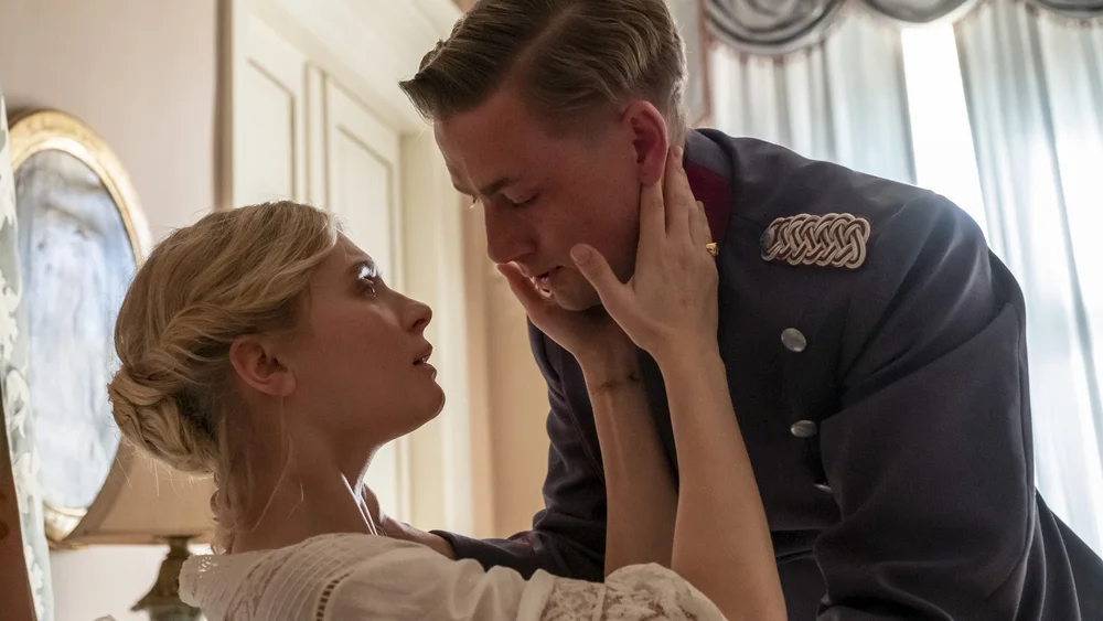TheKiss_Still3_©Christian_Geisnæs.jpg