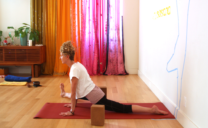 Hanumanasana a-skew (leg at 45 degrees)