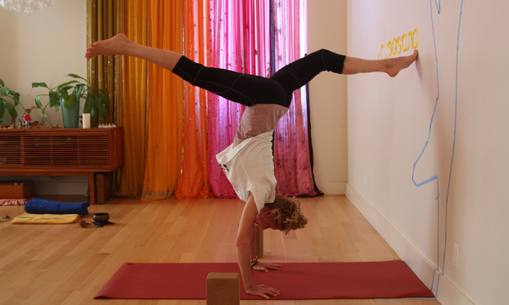 Hanumanasana in Handstand