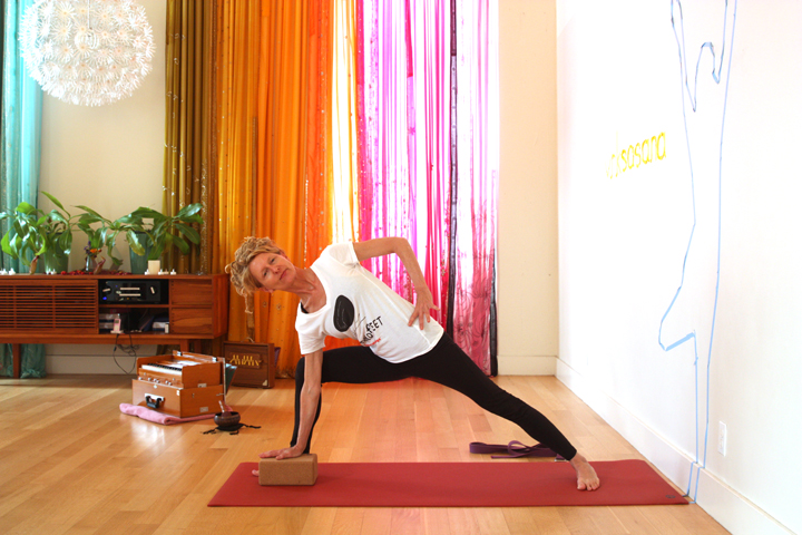 Utthita Parsvakonasana with hand on hip