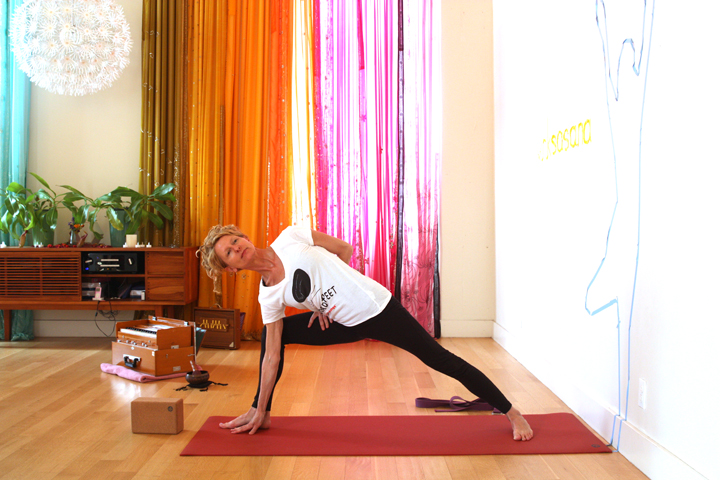 Utthita Parsvakonasana with half-bind