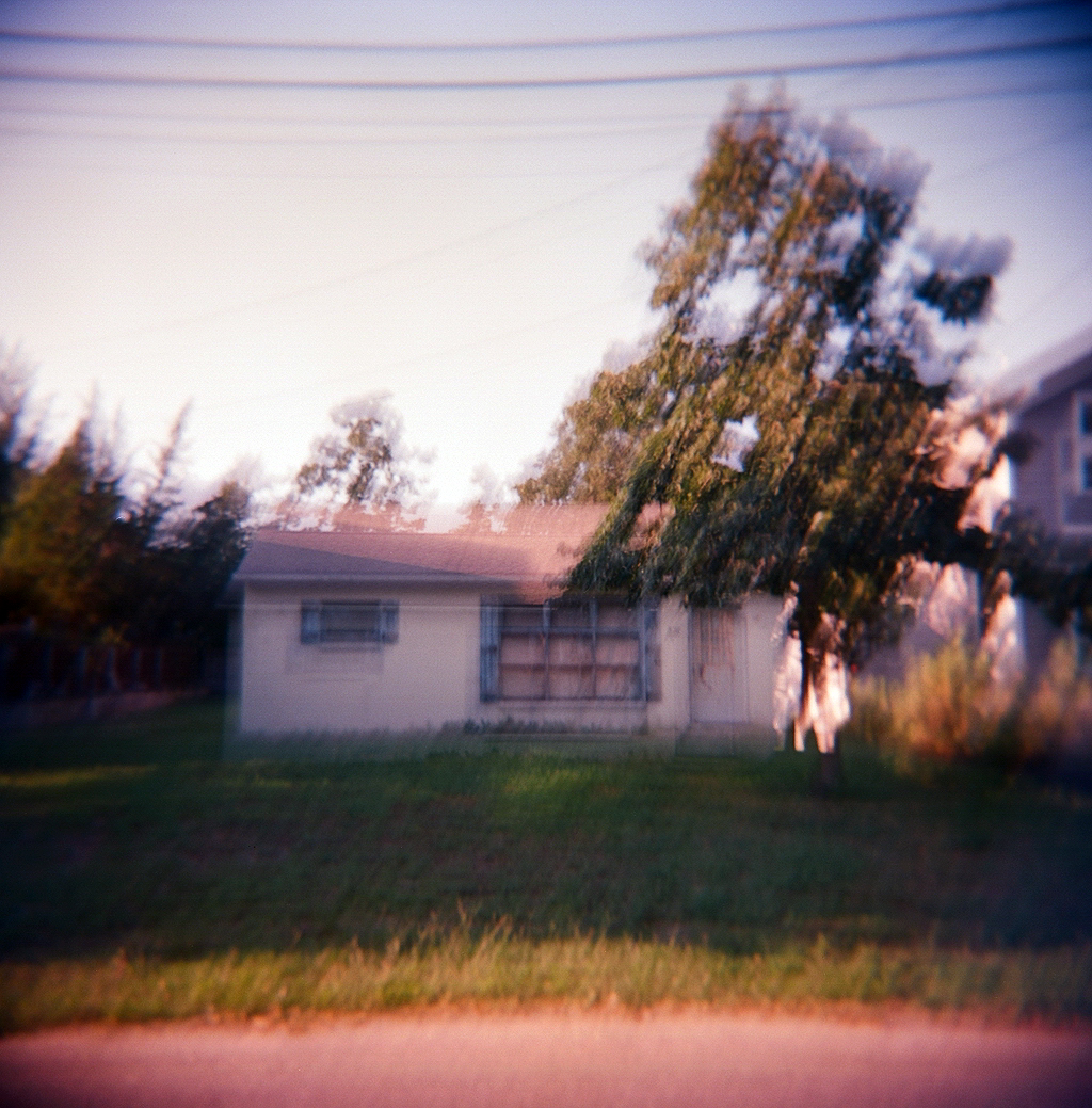 holga house blur2.jpg