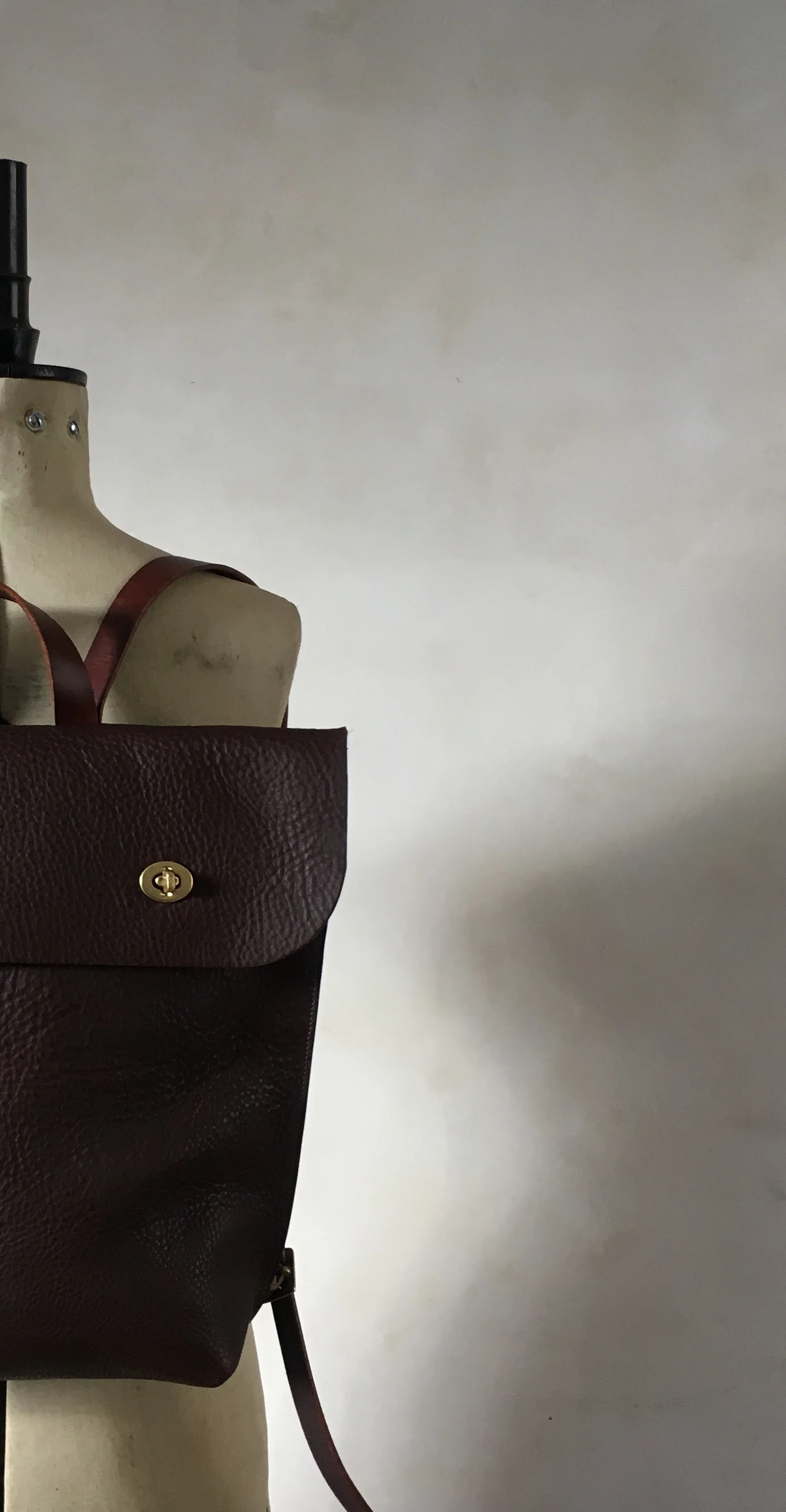 backpack choc large turn lock .jpg