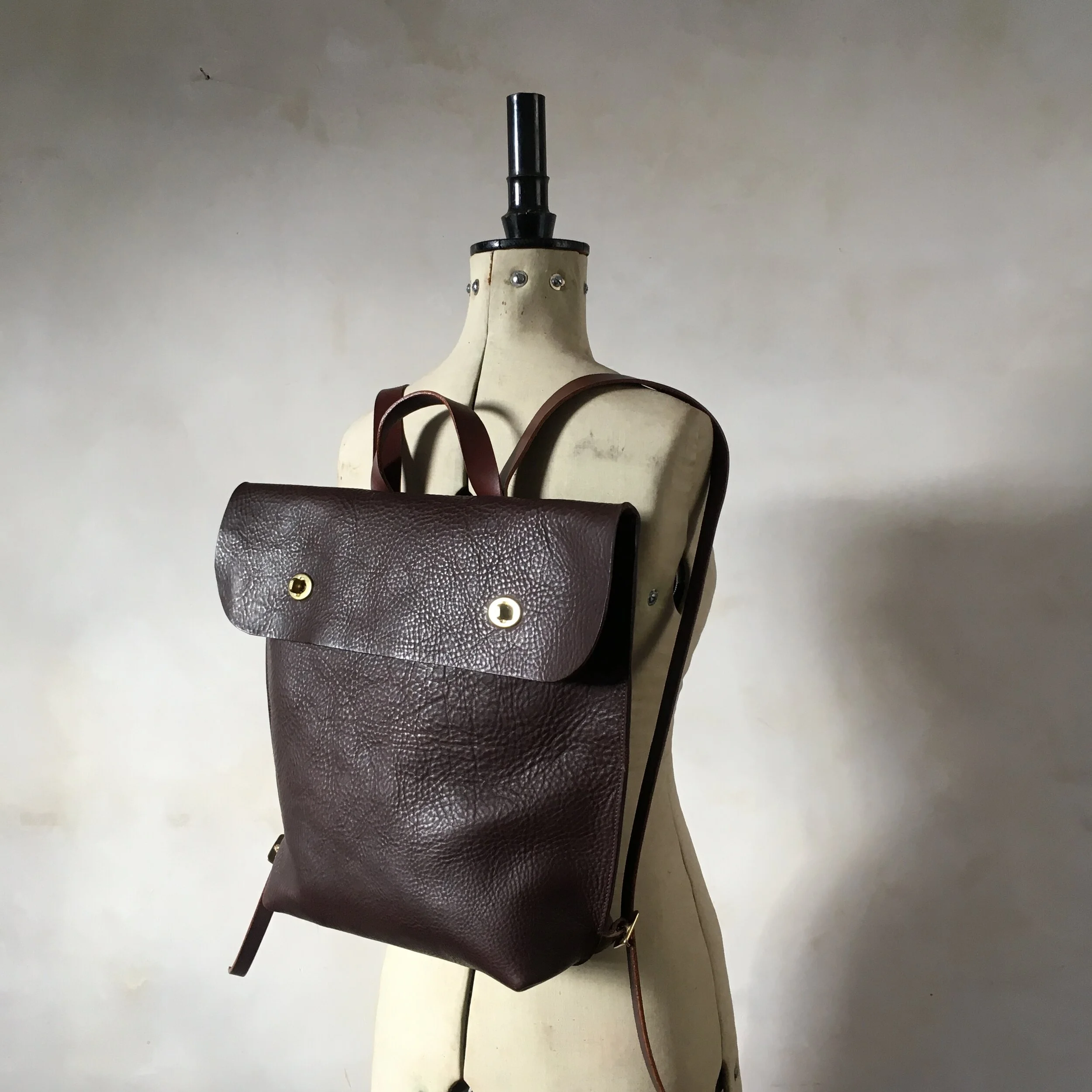 backpack choc large turn lock 2.JPG