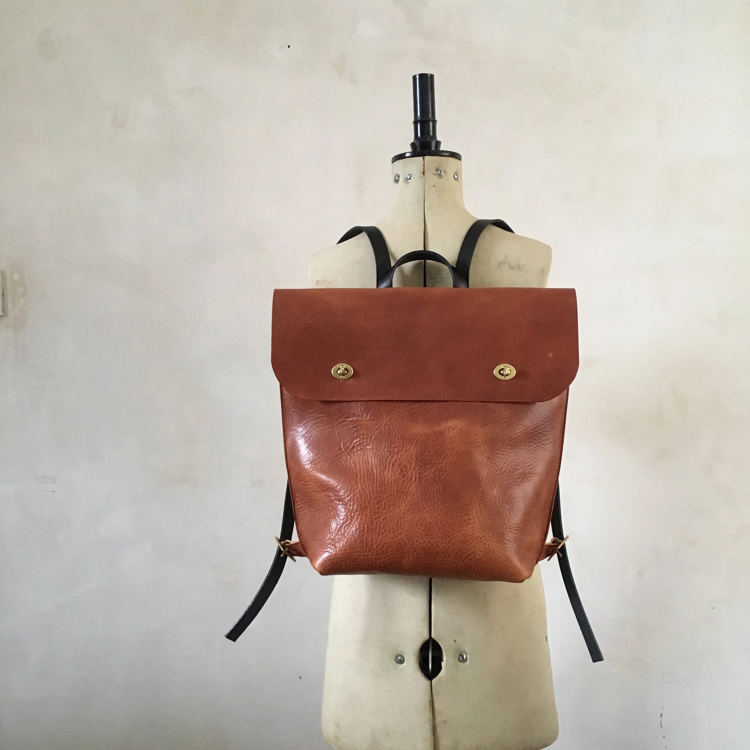 vintage tan backpack3.JPG