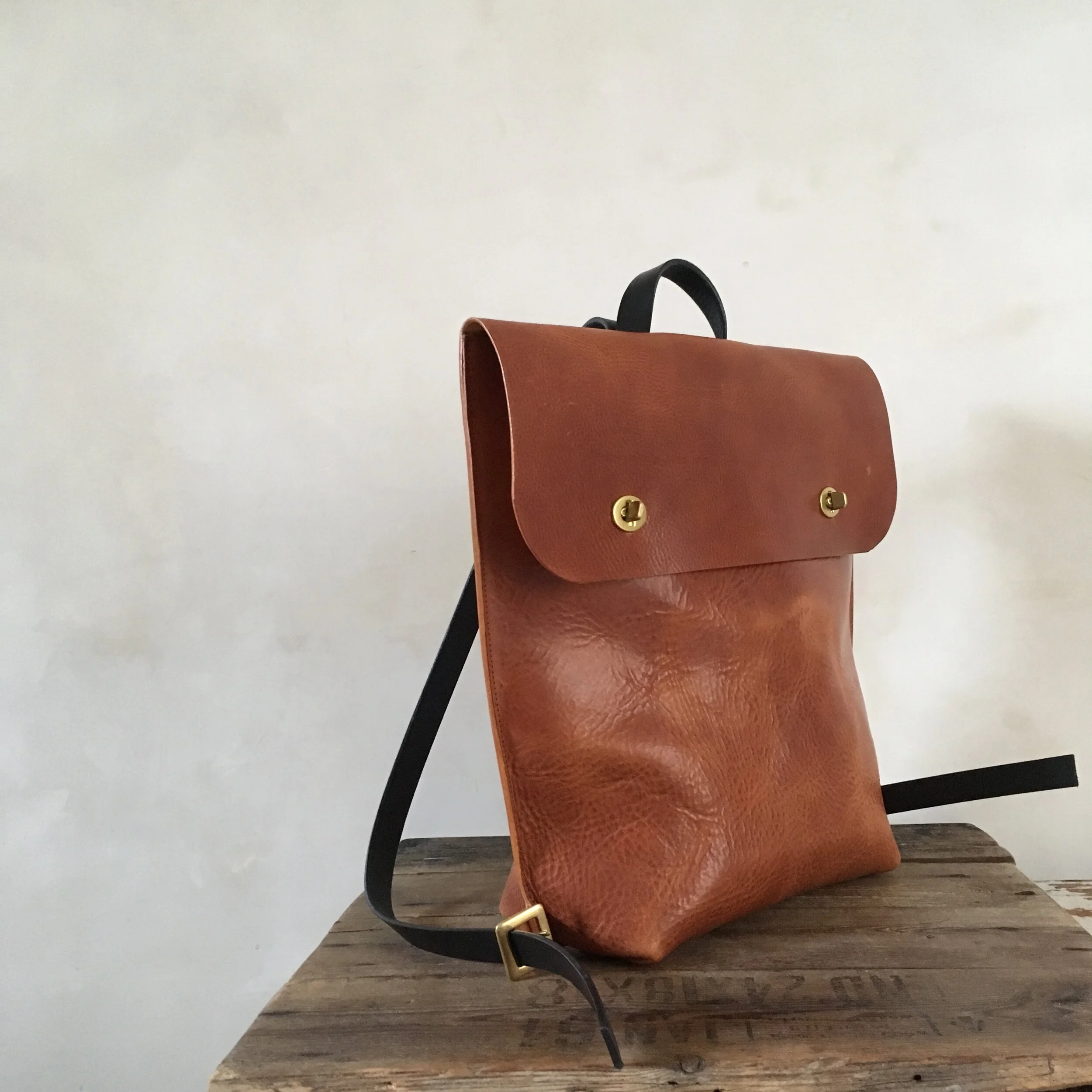 vintage tan backpack4.JPG