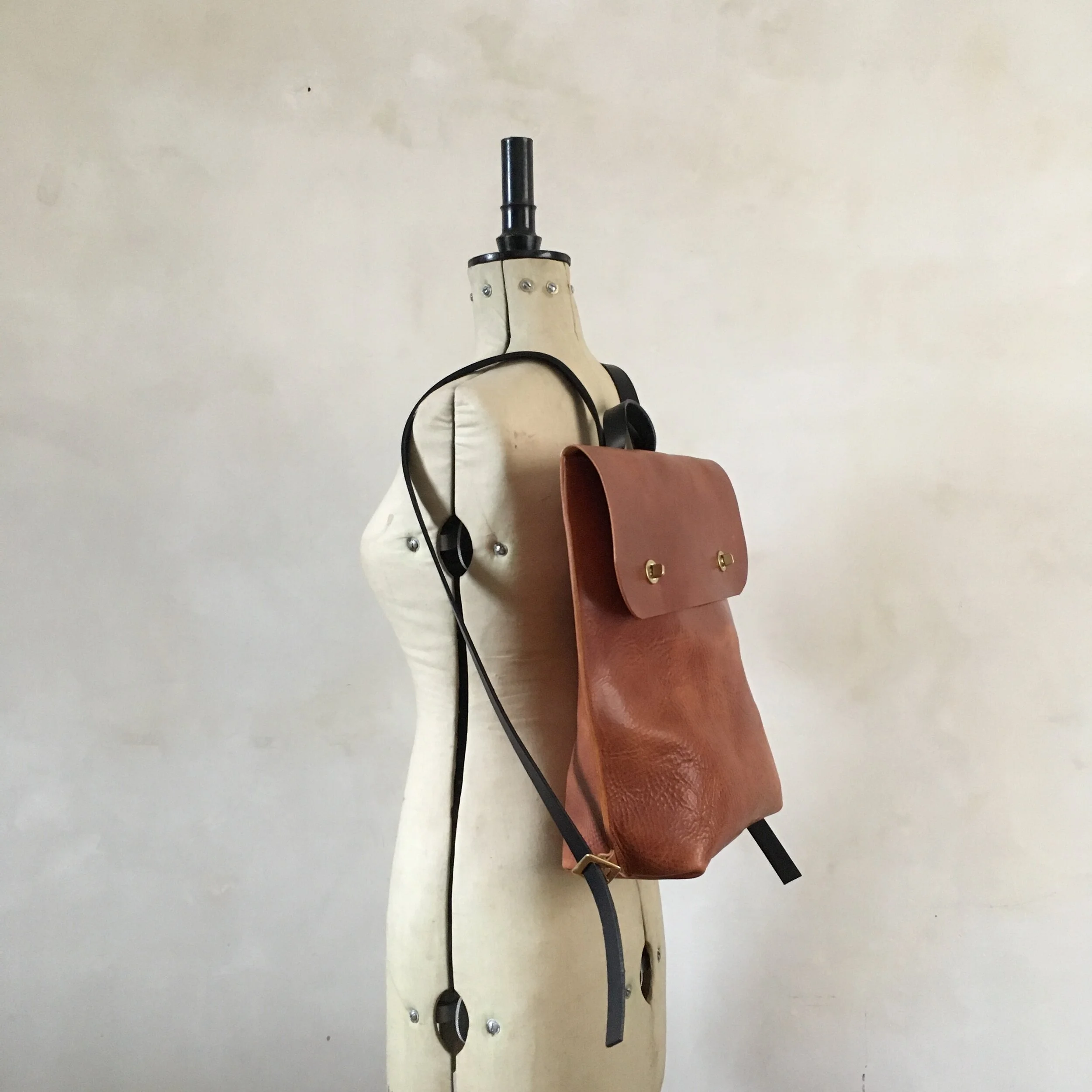 vintage tan backpack6.JPG