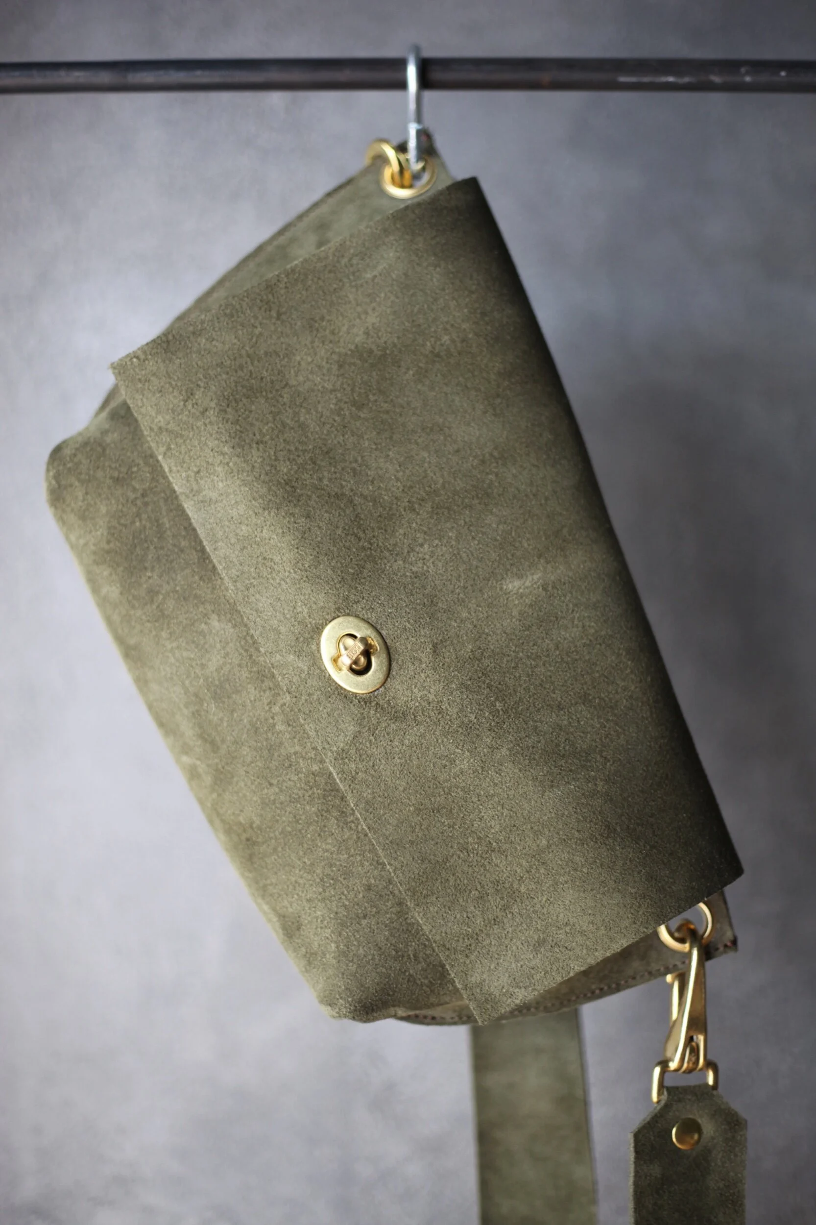 670933E4-78F0-4E11-A5E9-96AF702AB442