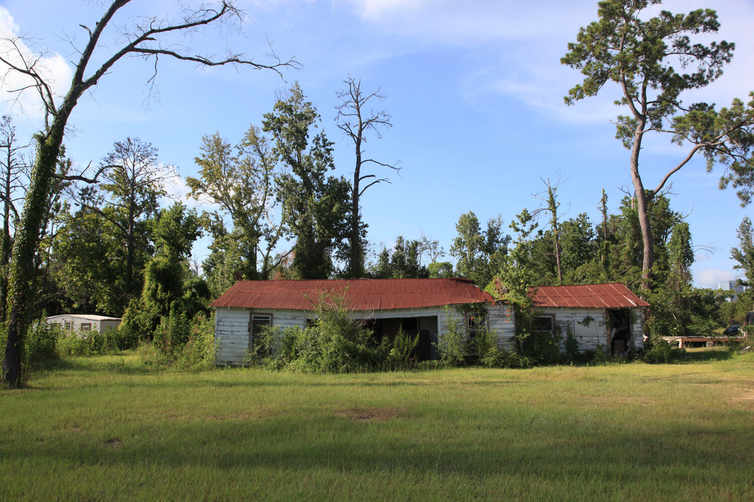 08 Tamina-Landscape-red-roof.jpg